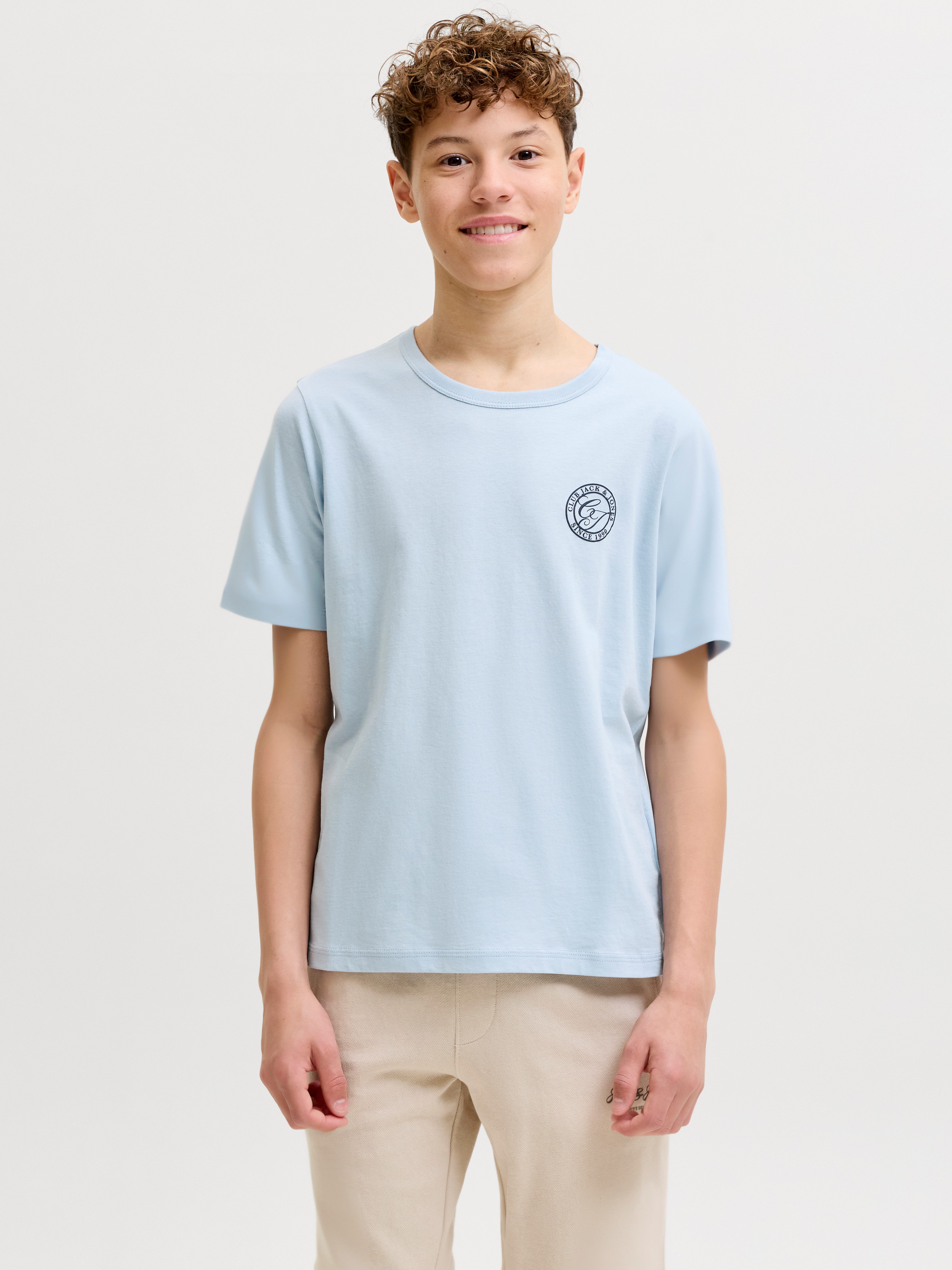 Jack & Jones Junior T-Shirt JJALLIANCE TEE SS CREW NECK JNR mit rundem Logopatch