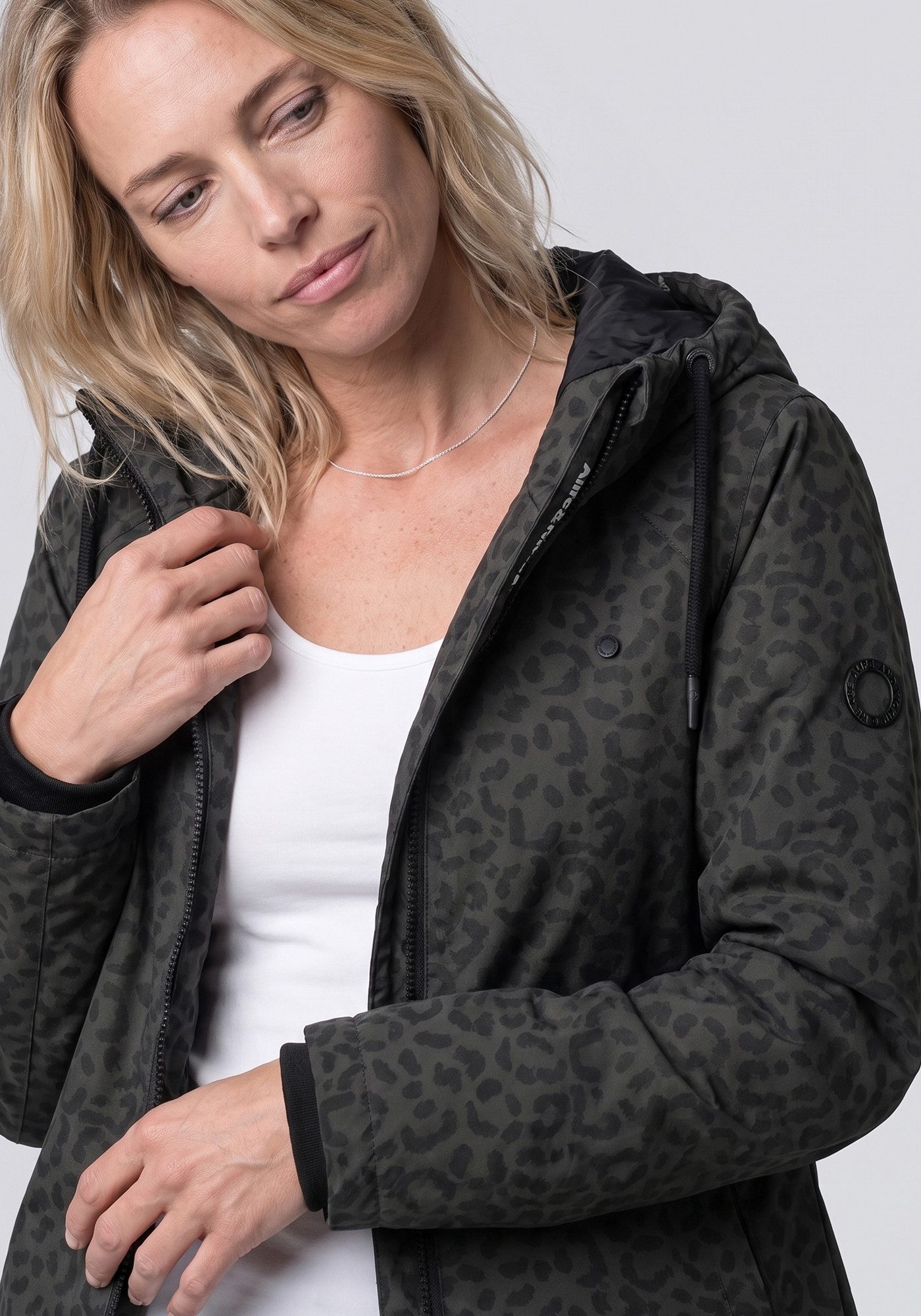 Alife & Kickin Outdoorjacke LILOUAKB aus Polyester, wasserabweisend, normale Passform, mit Reißverschluss – Bild 3 von 5