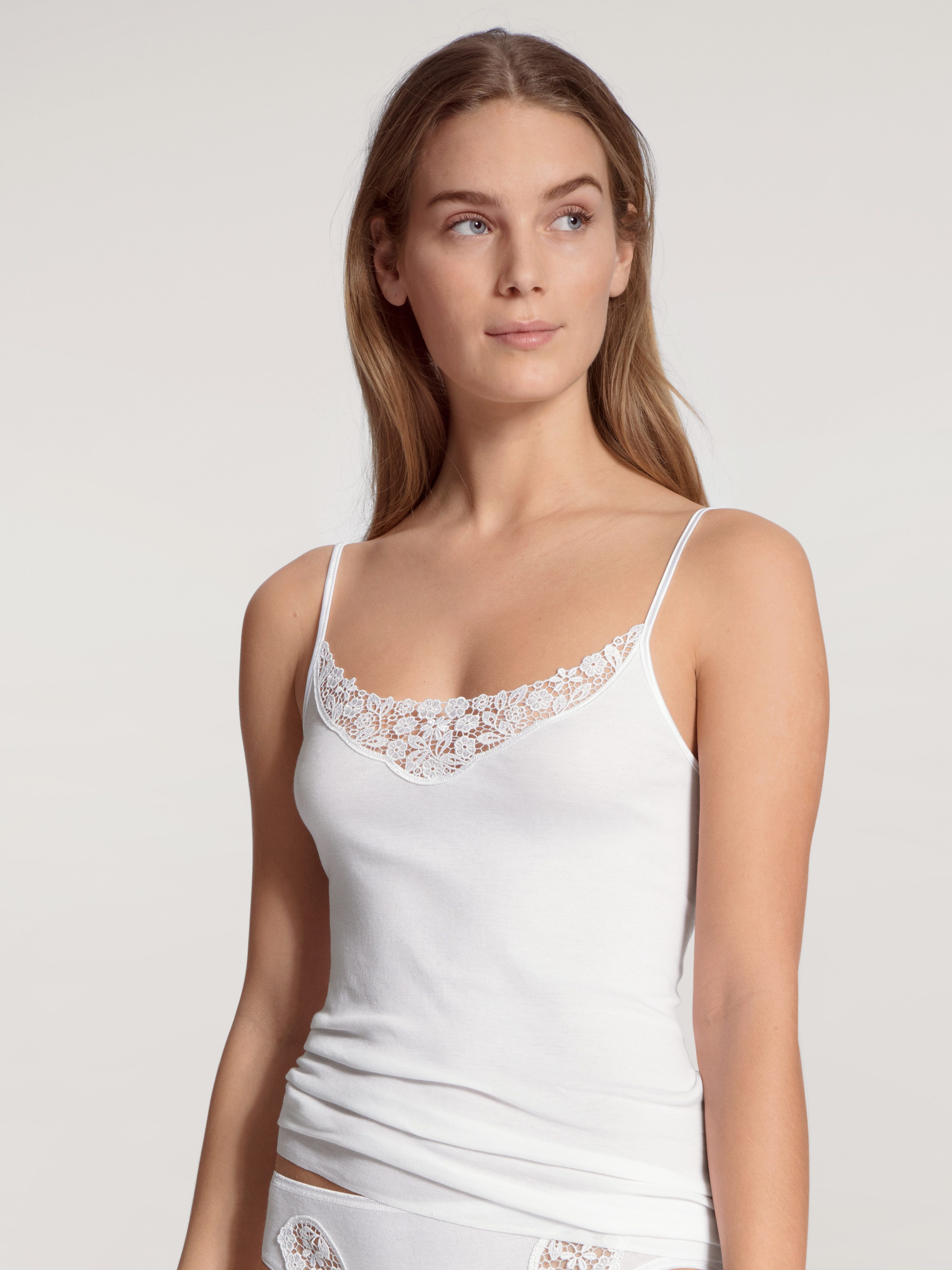 CALIDA Spaghettitop Feminin Sense mit Spitzen-Einsatz, Pure Cotton, tiefer Ausschnitt, Single Jersey – Bild 3 von 5