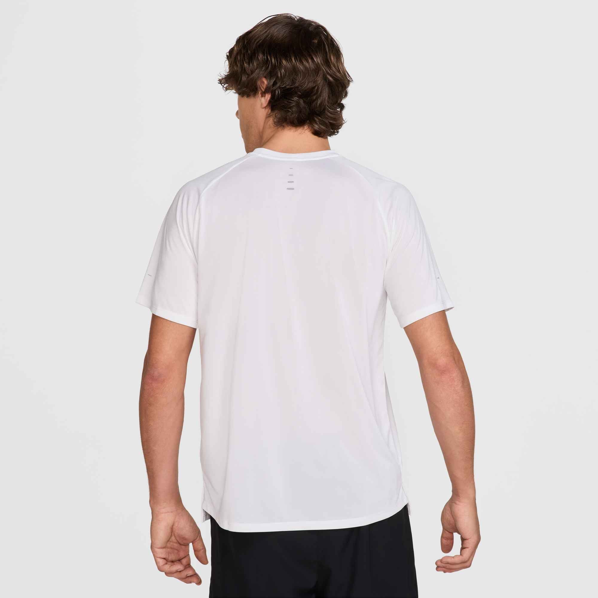 Nike Laufshirt M NK DFADV STRIDE SS TOP Kurzarm-Design, mit Rundhalsausschnitt, normale Länge, atmungsaktiv