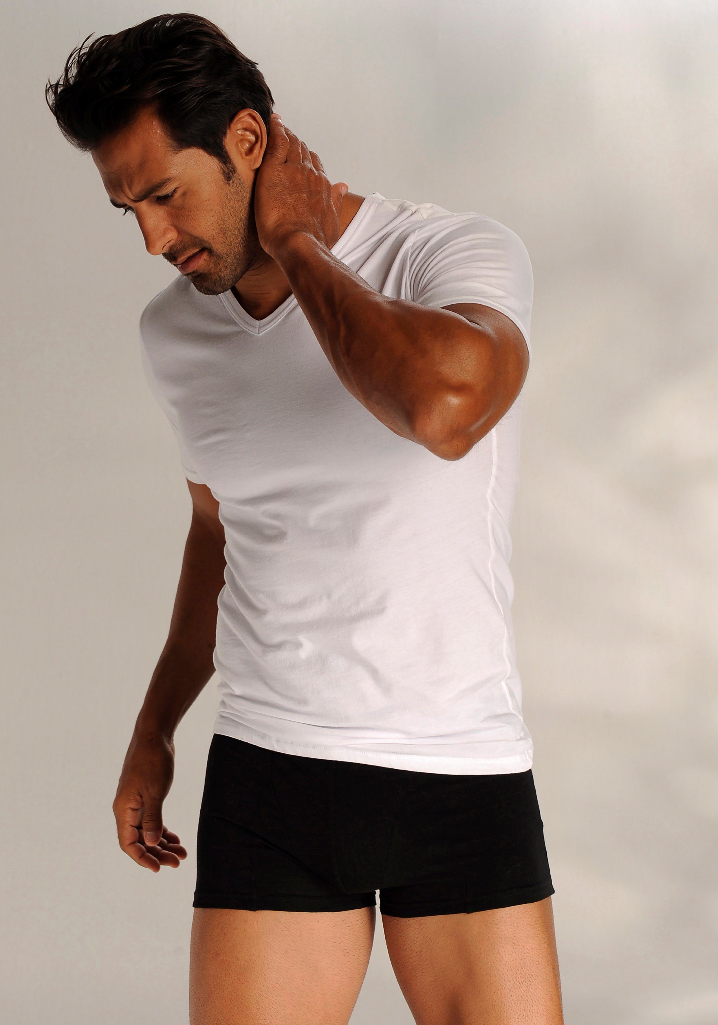 H.I.S Unterziehshirt (2-St) V-Ausschnitt mit weiß Logo, kleinem und T-Shirt Unterhemd