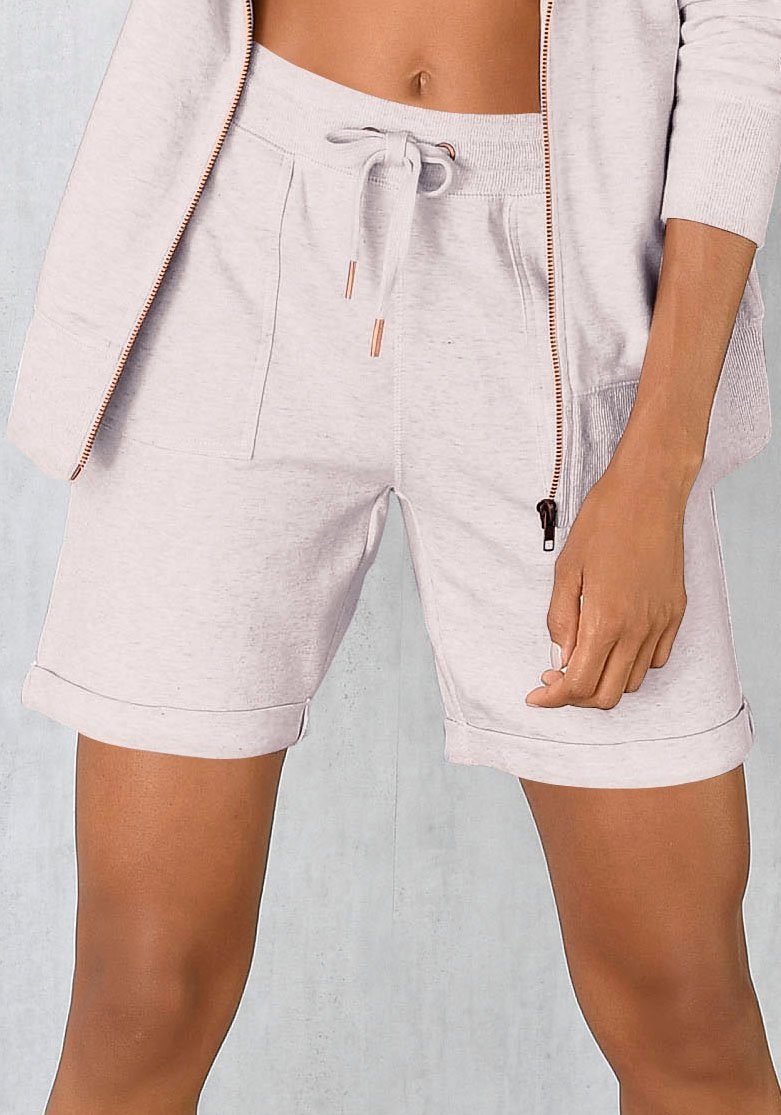 Bench. Loungewear Бермуды -kurze Sweathose mit aufgeschlagenen Beinsäumen und seitlichen Taschen