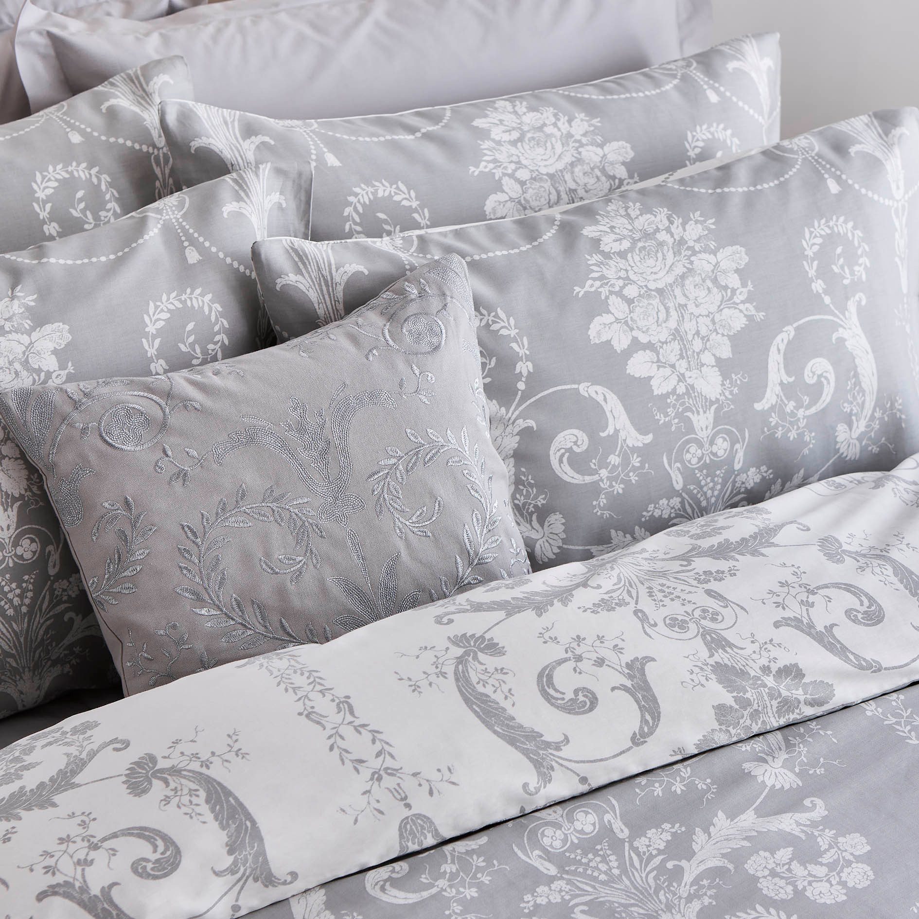 LAURA ASHLEY Wendebettwäsche Josette, aus Baumwoll Satin, Satin, 3 teilig, mit floralem Muster, inkl 2 Kissenbezüge