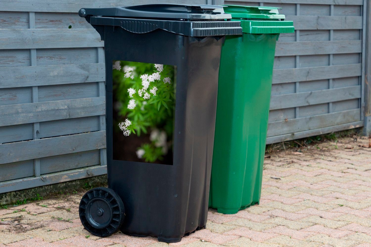 (1 Container, und MuchoWow Sticker, Abfalbehälter Mülltonne, St), weiße des Wandsticker Farben Grüne Waldmeisters Mülleimer-aufkleber,