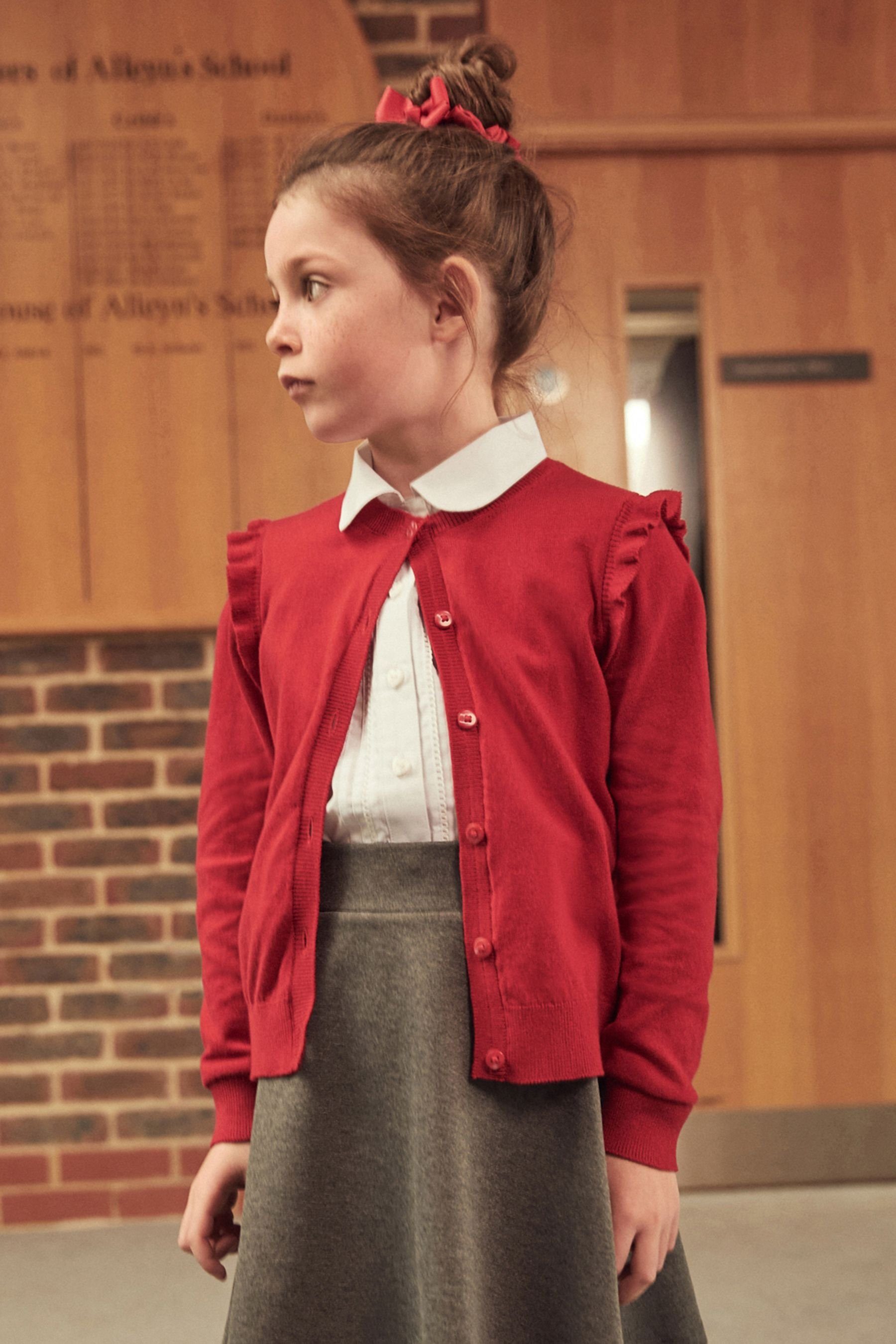 Next Strickjacke Schul-Strickjacke mit gerüschten Schultern (1-tlg)