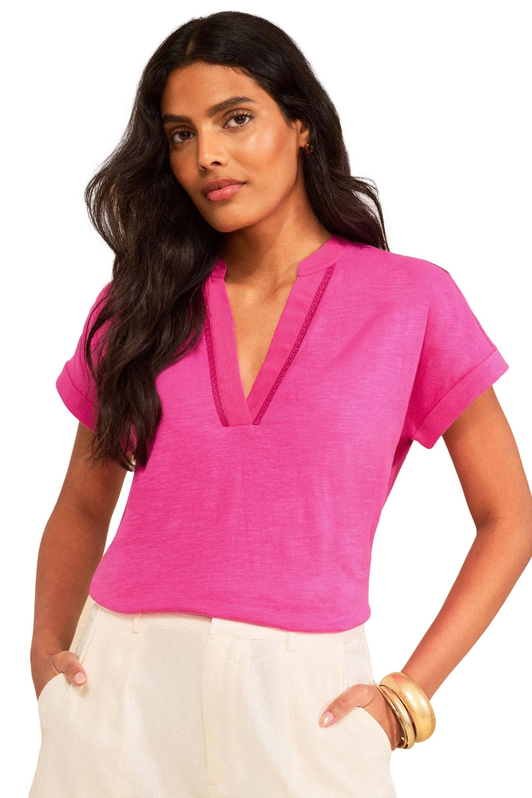 Love & Roses T-Shirt Love & Roses T-Shirt mit Kerbausschnitt und Spitze (1-tlg)