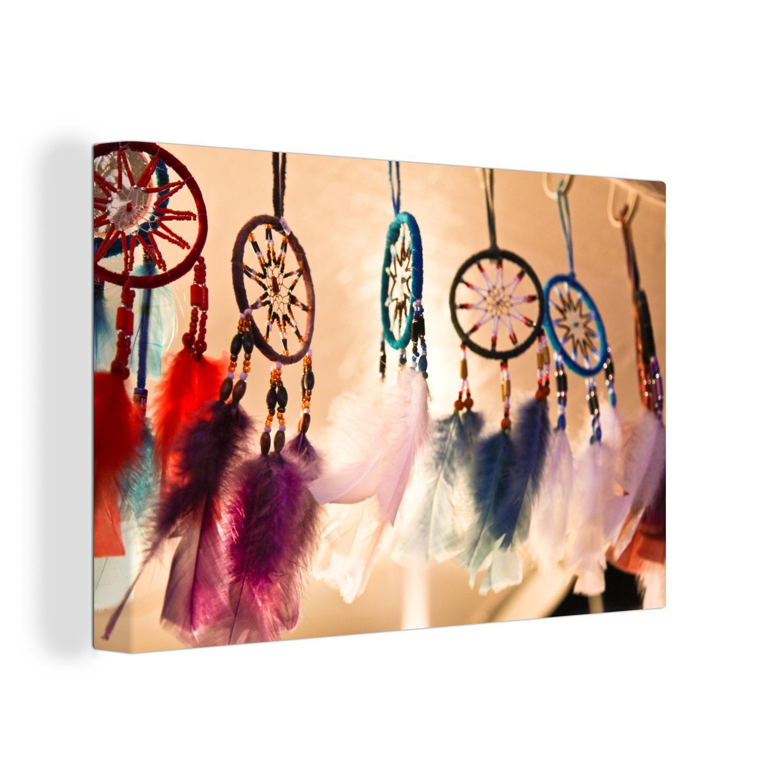 OneMillionCanvasses® Leinwandbild Die bunten Traumfänger hängen im Wind, Fotodruck (1 St), Leinwand Bilder Klein, Wand Dekoration Aesthetic 30x20 cm