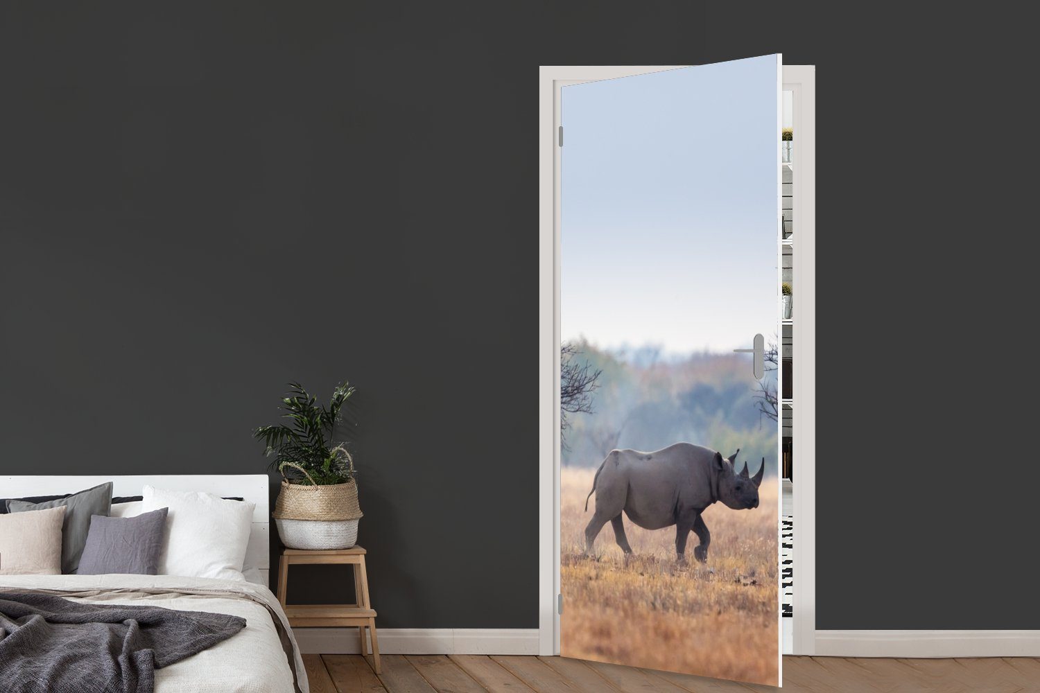 - Nashorn Türtapete Türaufkleber, St), für Fototapete Matt, (1 Bäume bedruckt, Tür, 75x205 - cm Gras, MuchoWow
