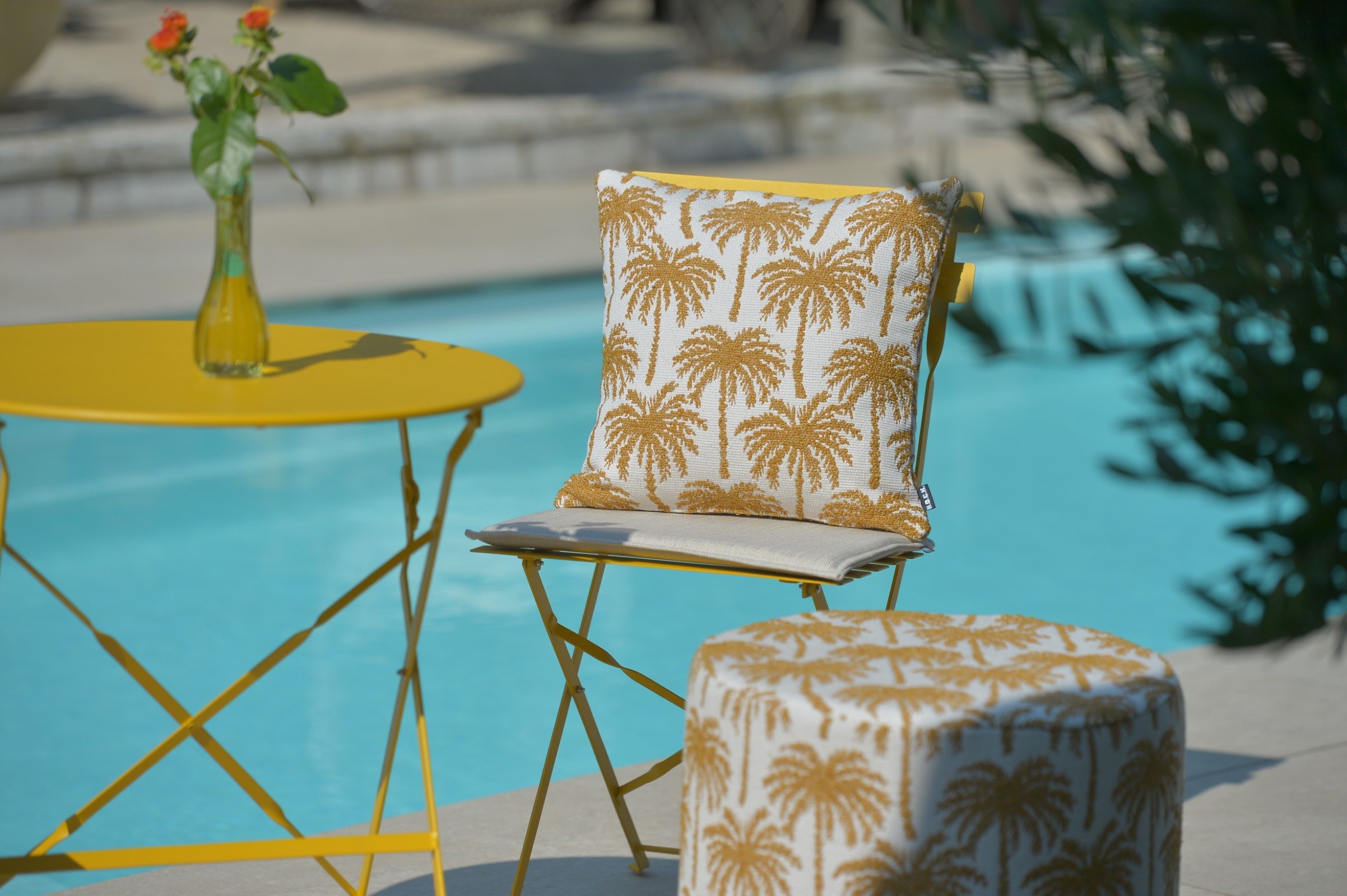 H.O.C.K. Sitzhocker H.O.C.K. Vamosa Palms Outdoor Hocker ø40x45cm rund maisgelb Palmen, Hocker, Sitzhocker, Pouf Hocker, Barhocker - wetterfest, vielseitig – Bild 4 von 4