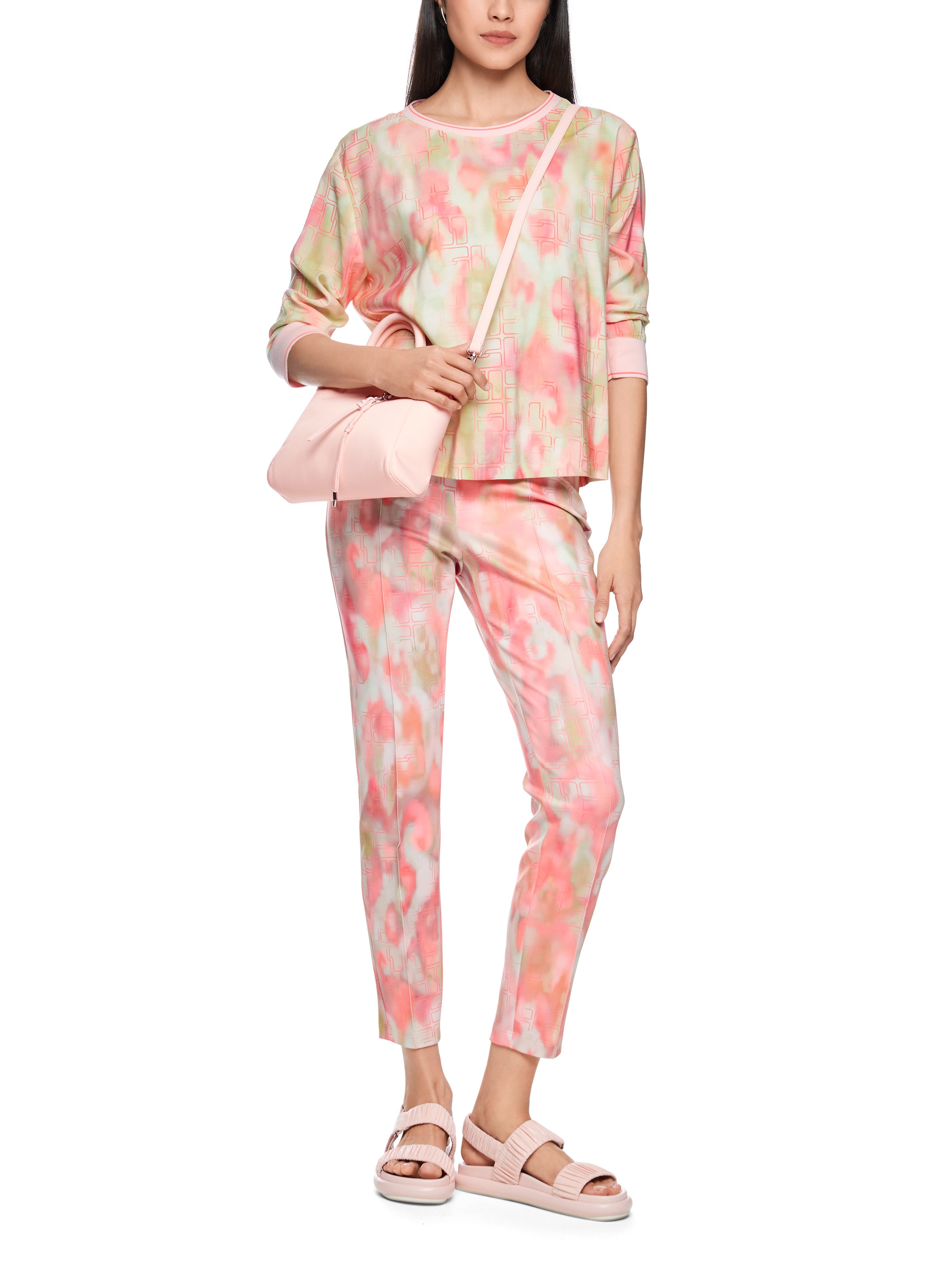 Marc Cain Shirtbluse Mindful Moving Premium Damenmode lockerer Schnitt, fließendes Material, Allover Print