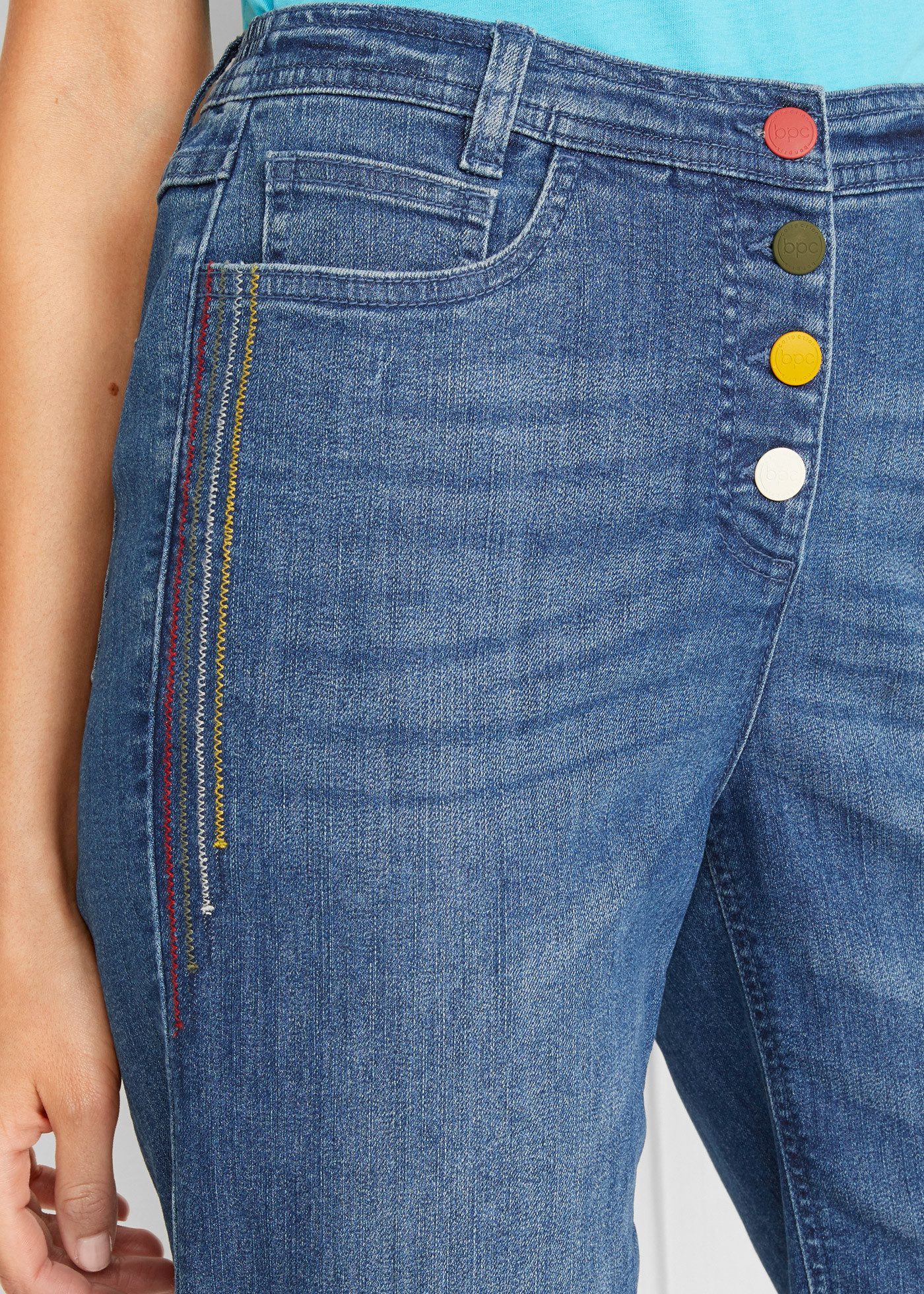 bonprix Bermudas aus Baumwolle, Polyester und Elasthan, regular fit, mit Stickerei