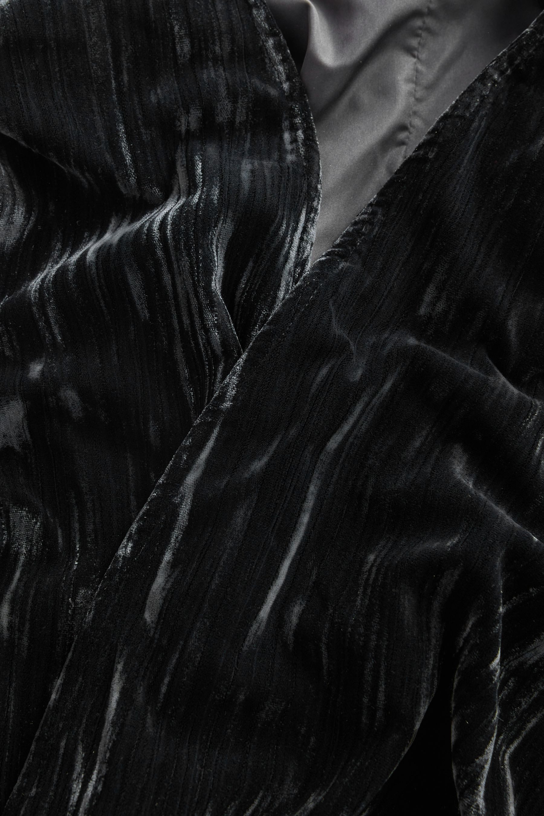 Next Langjacke Taillierte Jacke aus Samt mit Stickereien (1-St)