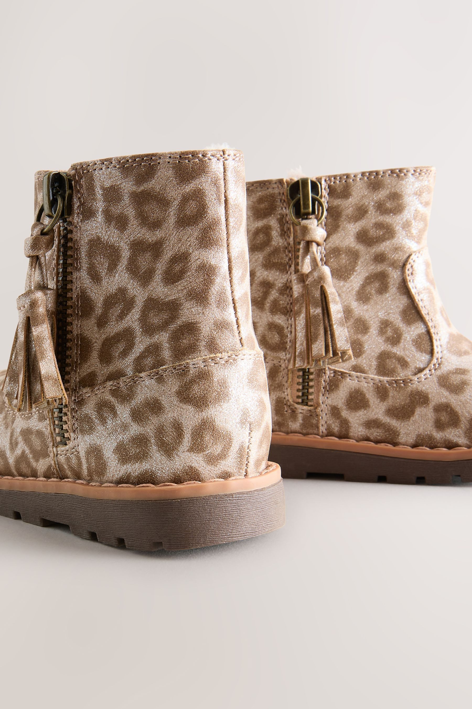 Next Chelseastiefel mit Quaste, weite Passform Stiefelette (1-tlg)