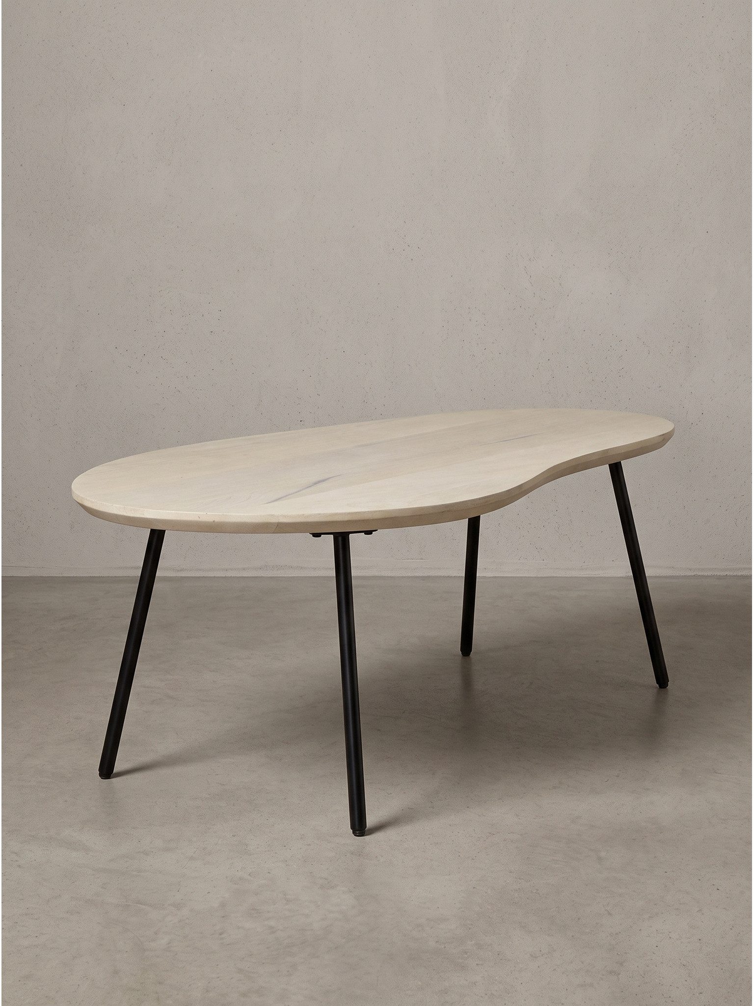 KADIMA DESIGN Couchtisch Sofatisch CALABRIA - Nierenform, Mango Massivholz, 122x63x36 cm, Retro (Nierentisch, Mangoholz, Metallbeine, Handarbeit, Wohnzimmertisch), Klarlack-Versiegelung, Handgefertigt