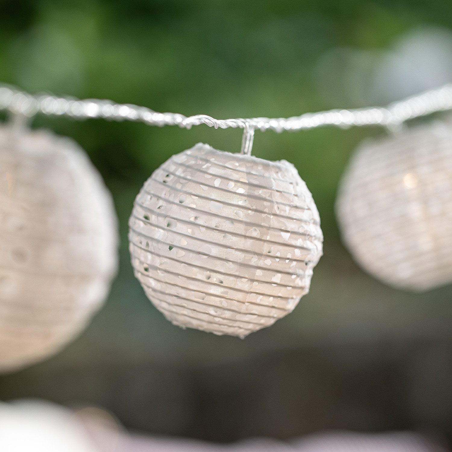 Lights4fun LED-Lichterkette 20er Lampion Lichterkette Cut-Out Muster koppelbar wetterfest