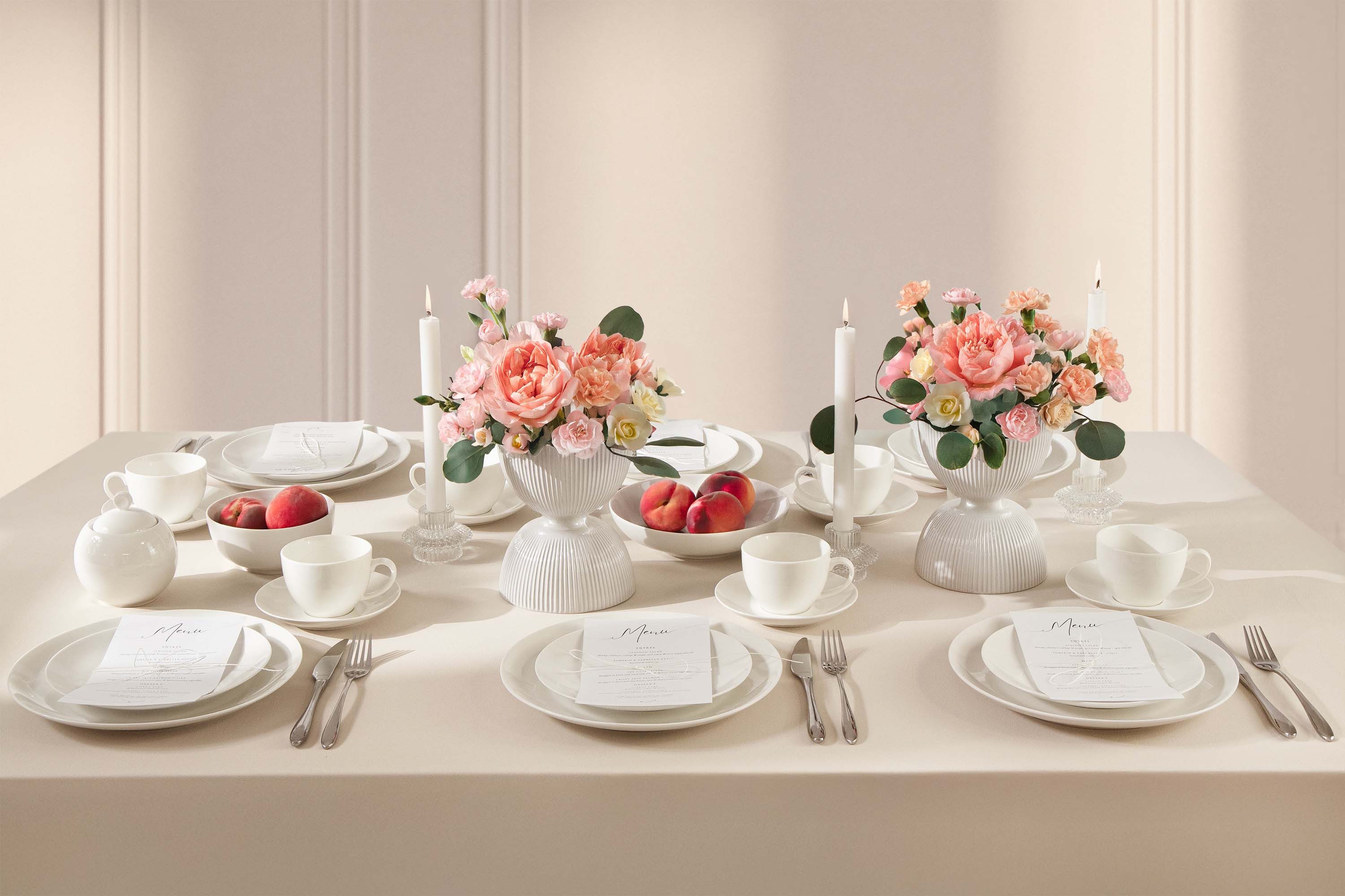 KONSIMO® Teekanne AD BELLA Kanne, Kaffeekanne, Porzellankanne, 0.9 l, spülmaschinengeeignet, mikrowellengeeignet, mit Deckel, ecru Farbe