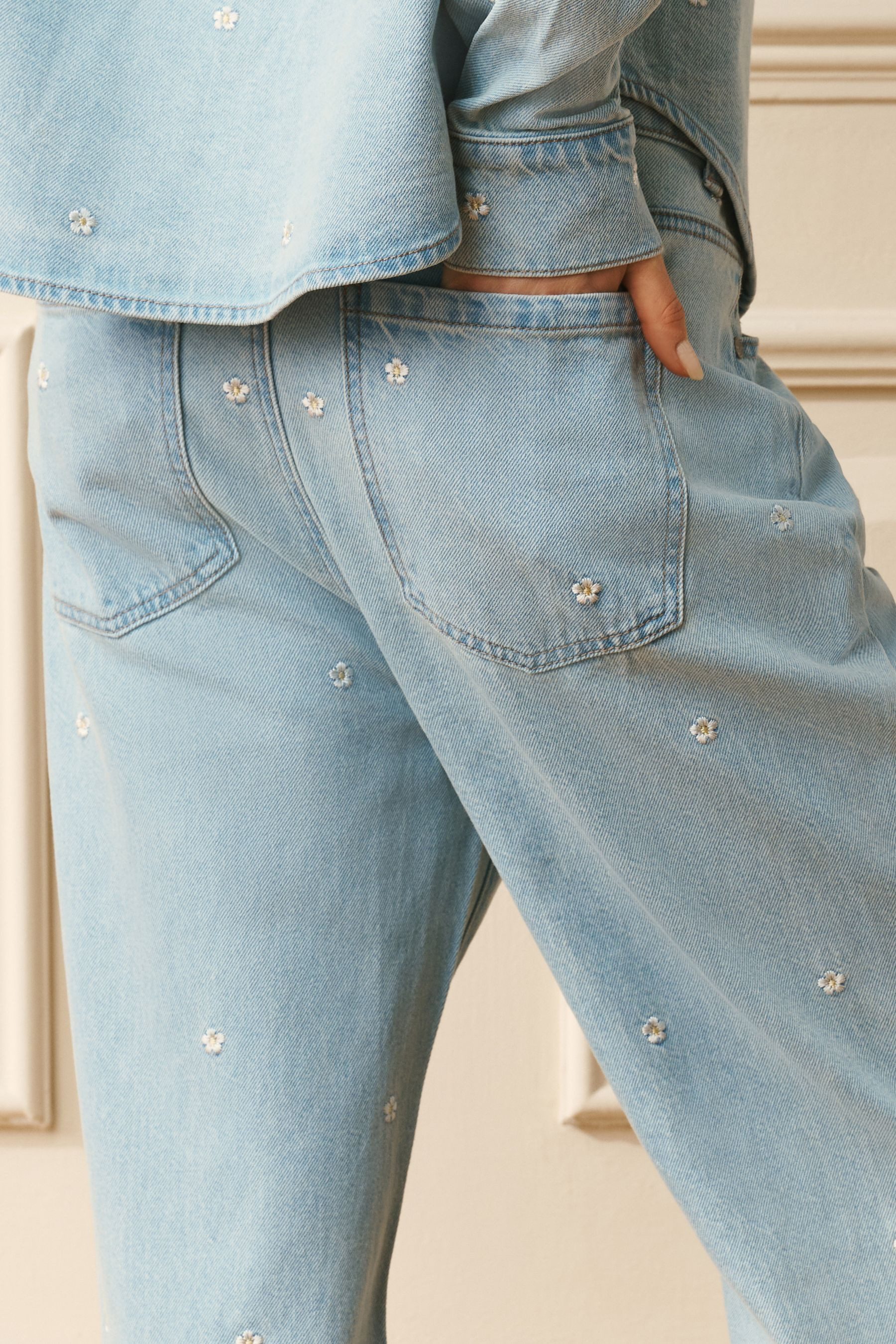 LAURA ASHLEY Straight-Jeans Laura Ashley Jeans mit geradem Bein und Stickerei (1-tlg)