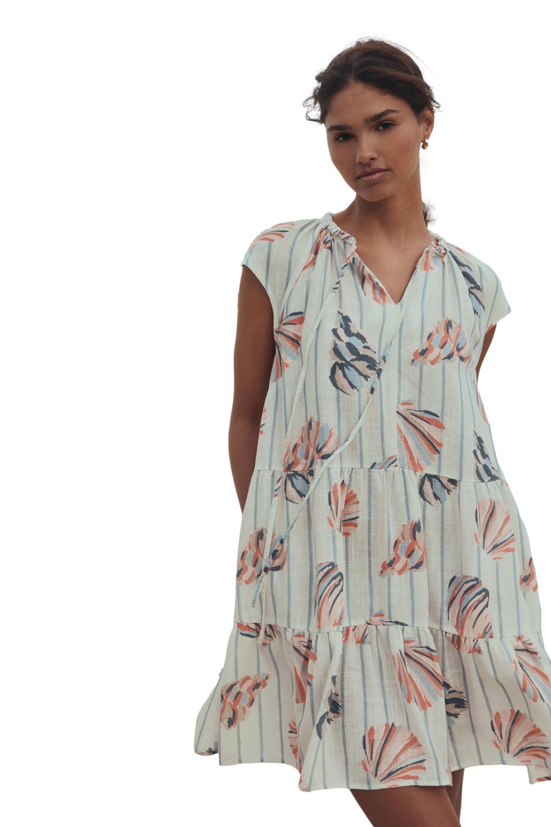 Next Minikleid Gestuftes Minikleid mit V-Ausschnitt, Kurzgröße (1-tlg)