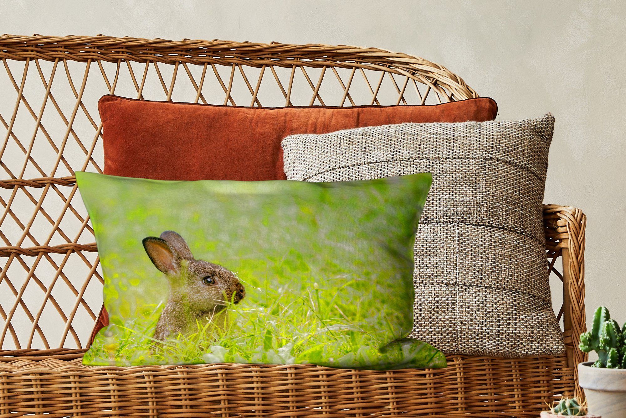 MuchoWow Dekokissen Kaninchen - mit Dekokissen - Dekoration, Wohzimmer Schlafzimmer Zierkissen, Gras, Baby Füllung