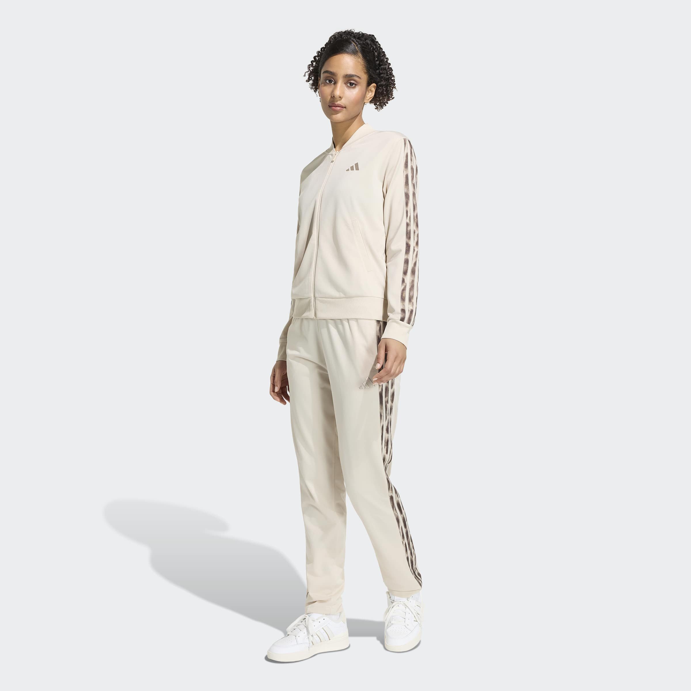 adidas Sportswear Trainingsanzug 3-STRIPES LEOPARD PRINT (2-tlg). Reduzierter Preis € 64,99. Unverbindliche Preisempfehlung € 80,00