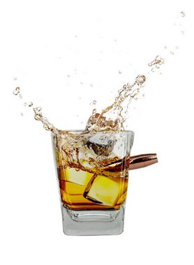 Barbuzzo Whiskyglas Last Man Standing, Glas, Patrone Kugel Einschuss für 295 ml Whisky
