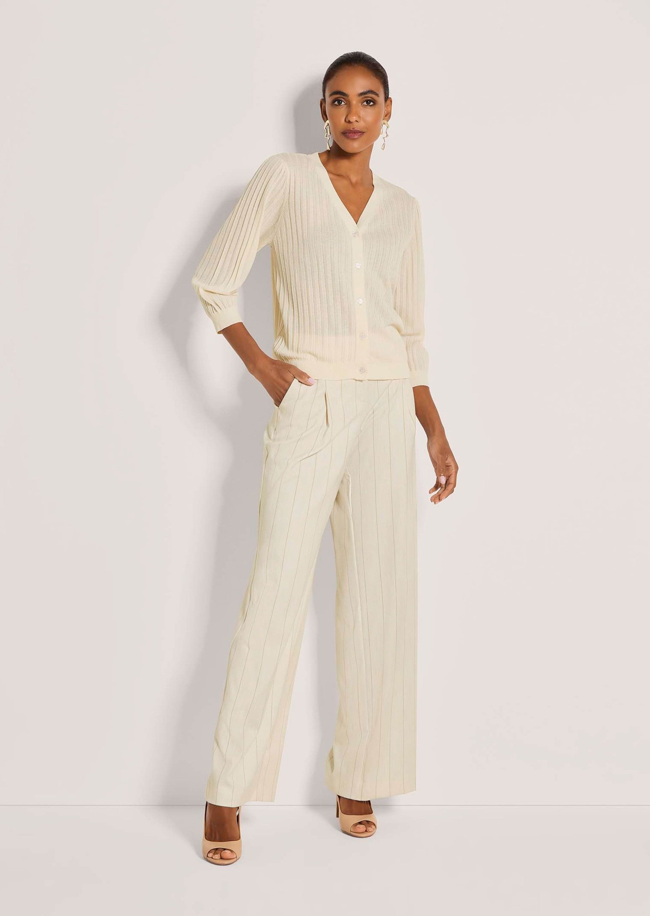 MADELEINE Strickjacke Eleganter Feinstrick-Cardigan mit Plissee Sommerliche Viskose-Jacke mit 3/4-Ballonärmeln und V-Ausschnitt