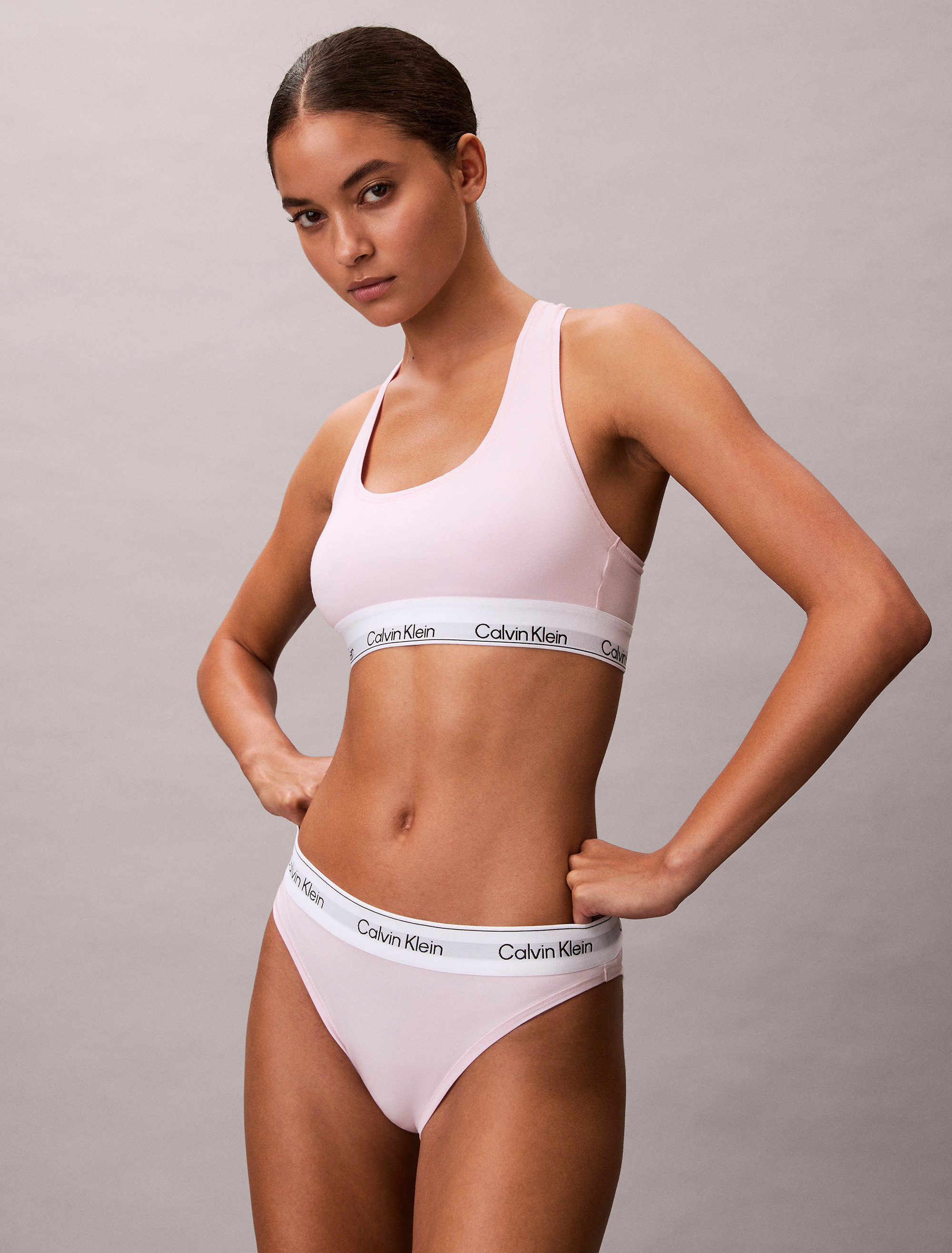 Calvin Klein Underwear Tanga HIGH LEG TANGA Körpernahe Passform mit elastischem Bund