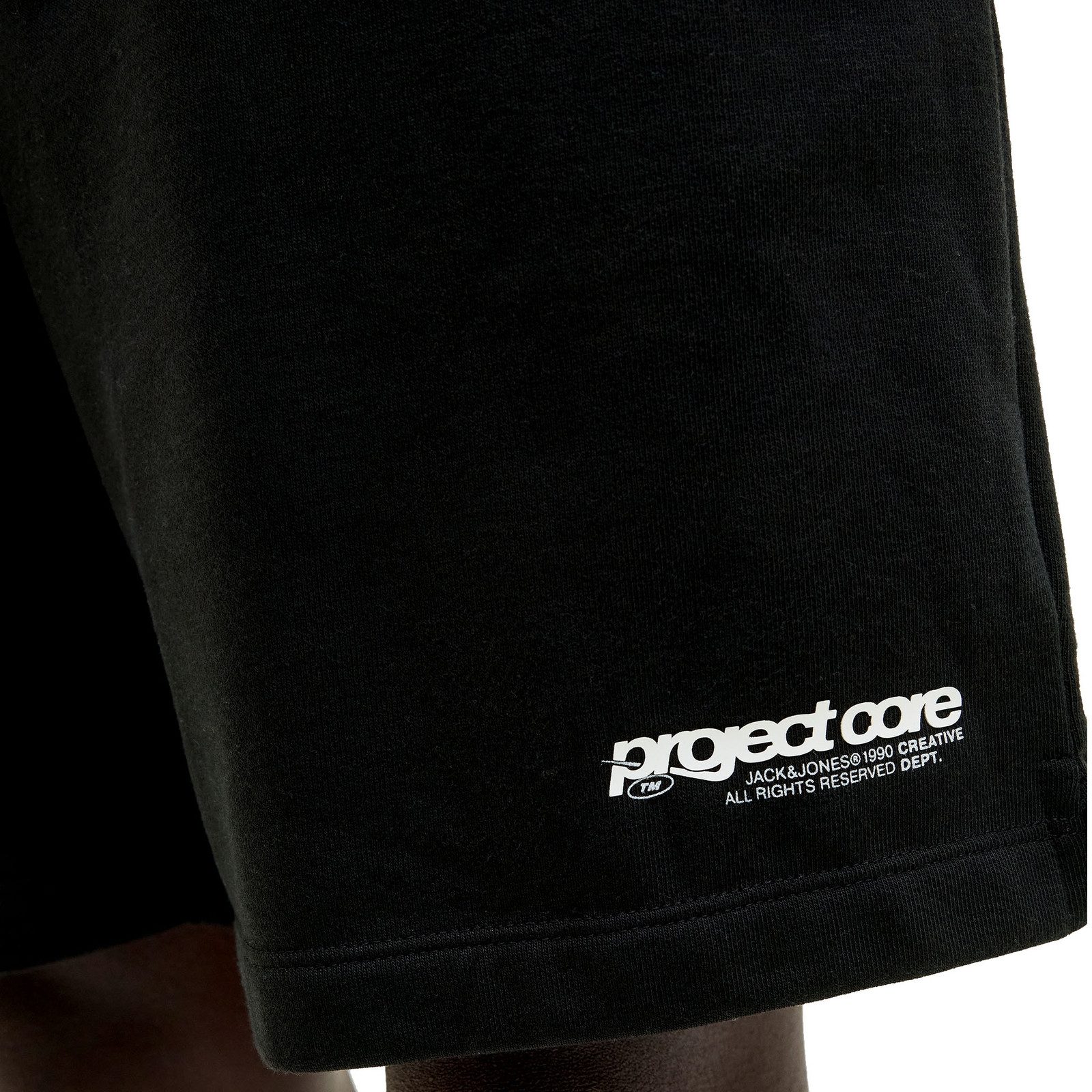 Jack & Jones Sweatshorts JPSTKARL Union Sweat Shorts LNG SN mit Schriftzug auf dem linken Bein