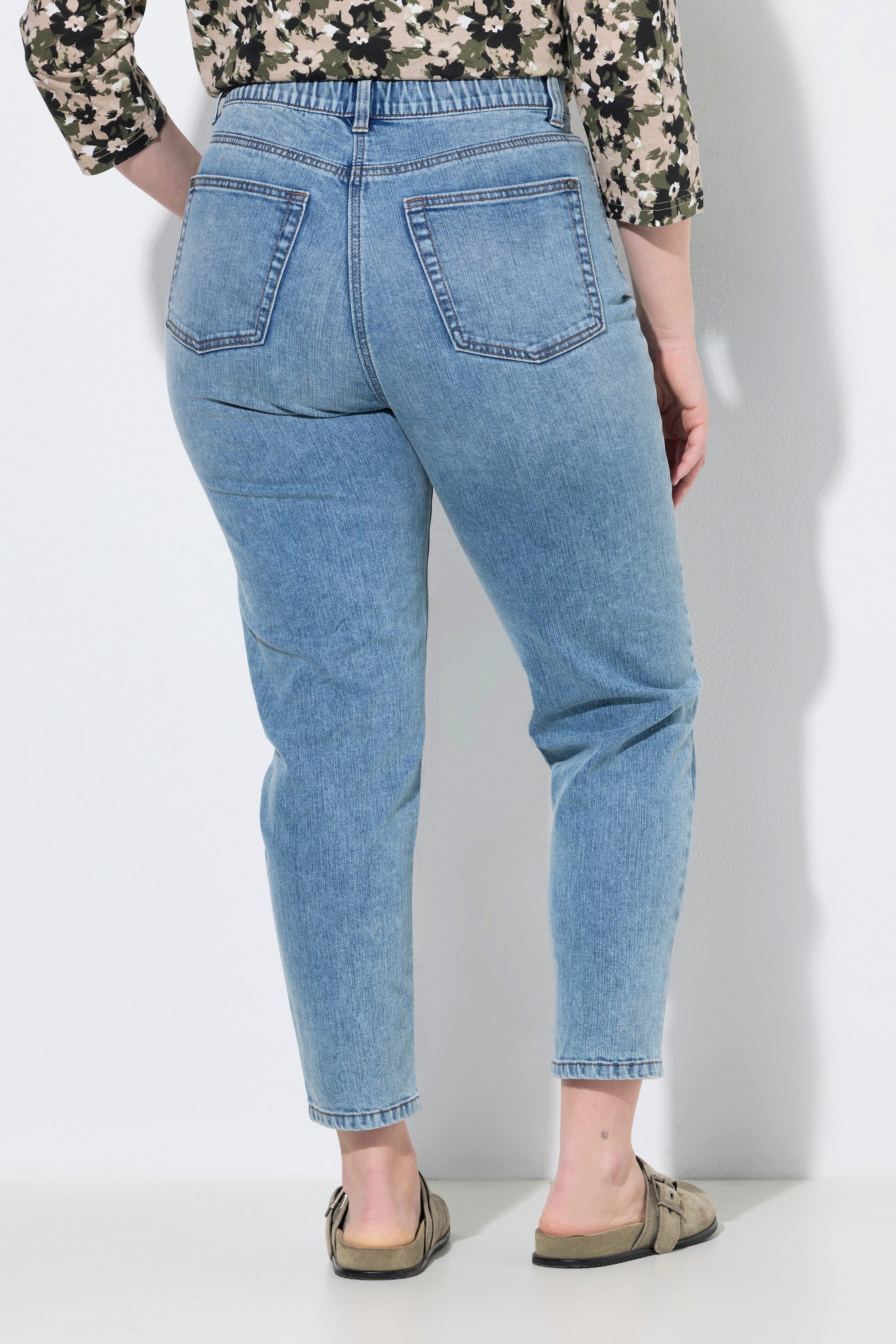 Ulla Popken Regular-fit-Jeans Mom-Jeans Stretchdenim 5-Pocket-Style Komfortbund – Bild 3 von 4
