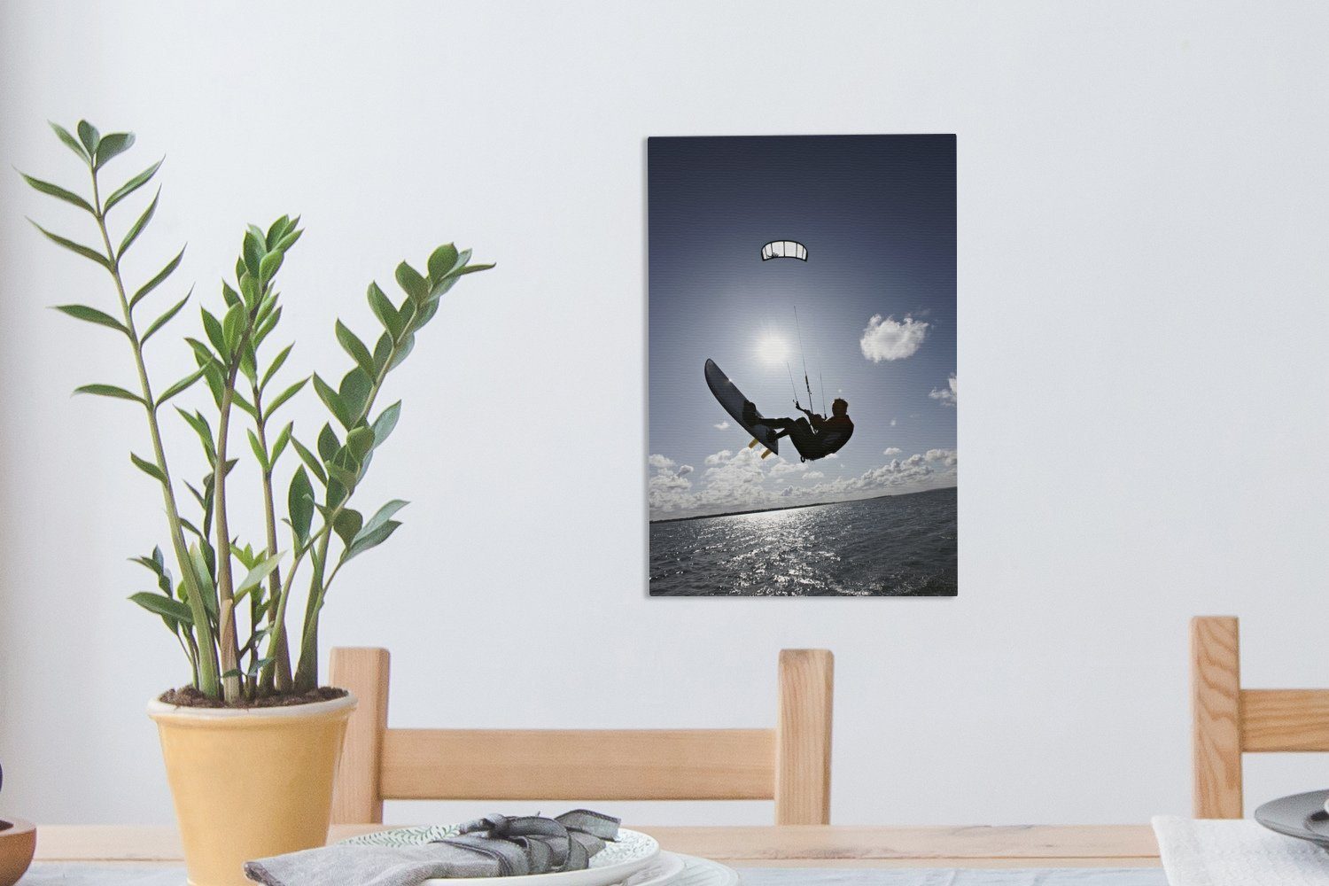 cm 20x30 (1 OneMillionCanvasses® Gemälde, fertig Zackenaufhänger, Mann Leinwandbild ruhigem Kite-surfender inkl. Wasser, Leinwandbild auf bespannt St),