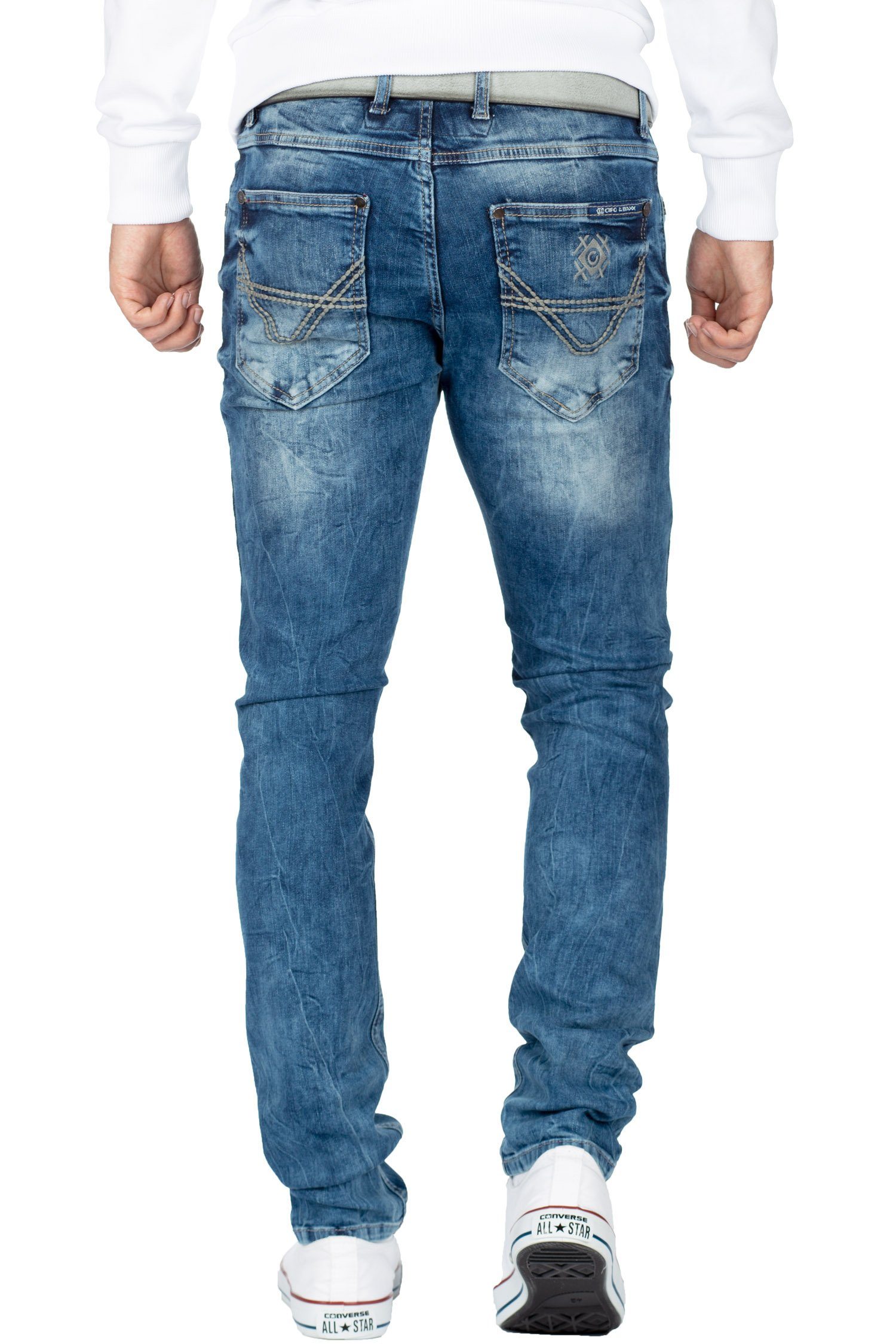 Cipo & Baxx Slim-fit-Jeans Herren Slim Fit Hose Stonewashed BA-CD533 Kontrastnaht und verzierte Gesäßtaschen