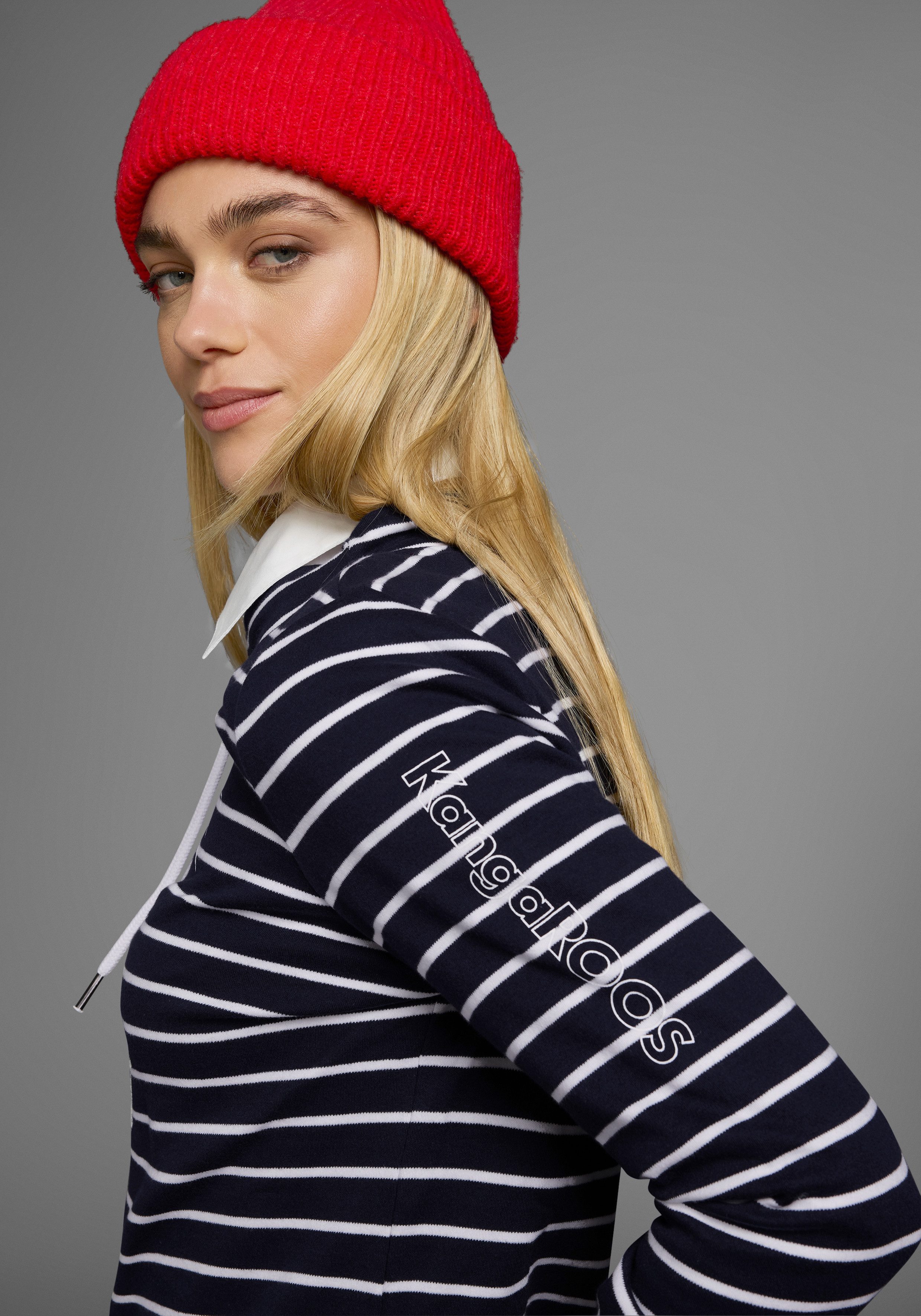 KangaROOS Sweatshirt Langarm mit Daumenlöchern, figurbetont, Stehkragen mit Kordelzug