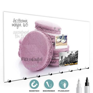 Primedeco Garderobenpaneel Magnetwand und Memoboard aus Glas Französische Süssigkeiten