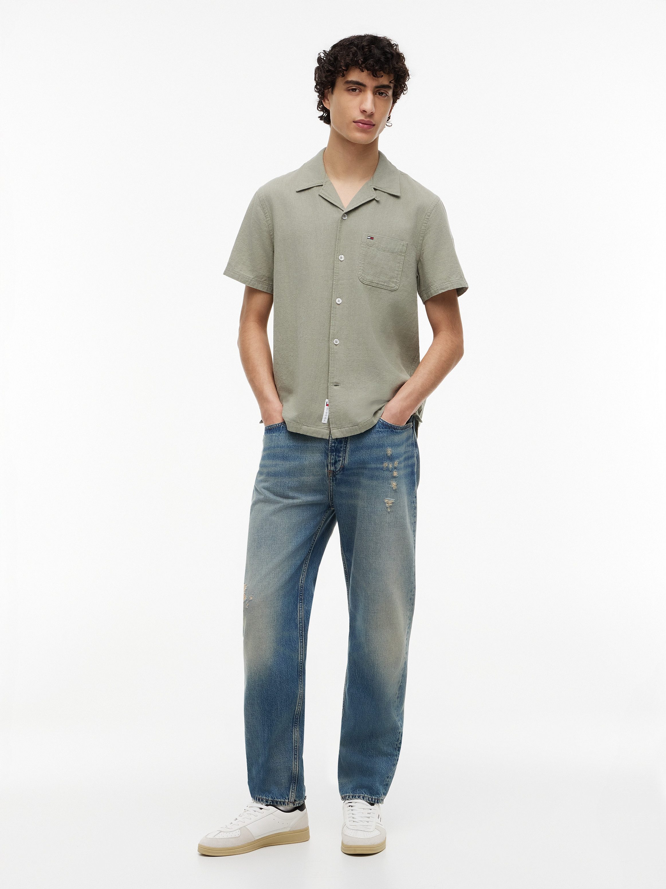 Tommy Jeans Leinenhemd TJM REGULAR LINEN BLEND CAMP mit Reverskragen – Bild 4 von 5