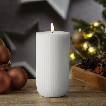 Deluxe Homeart LED-Kerze Mia gerillt Echtwachs flackernd H: 15cm D: 8cm weiß mit Rillen