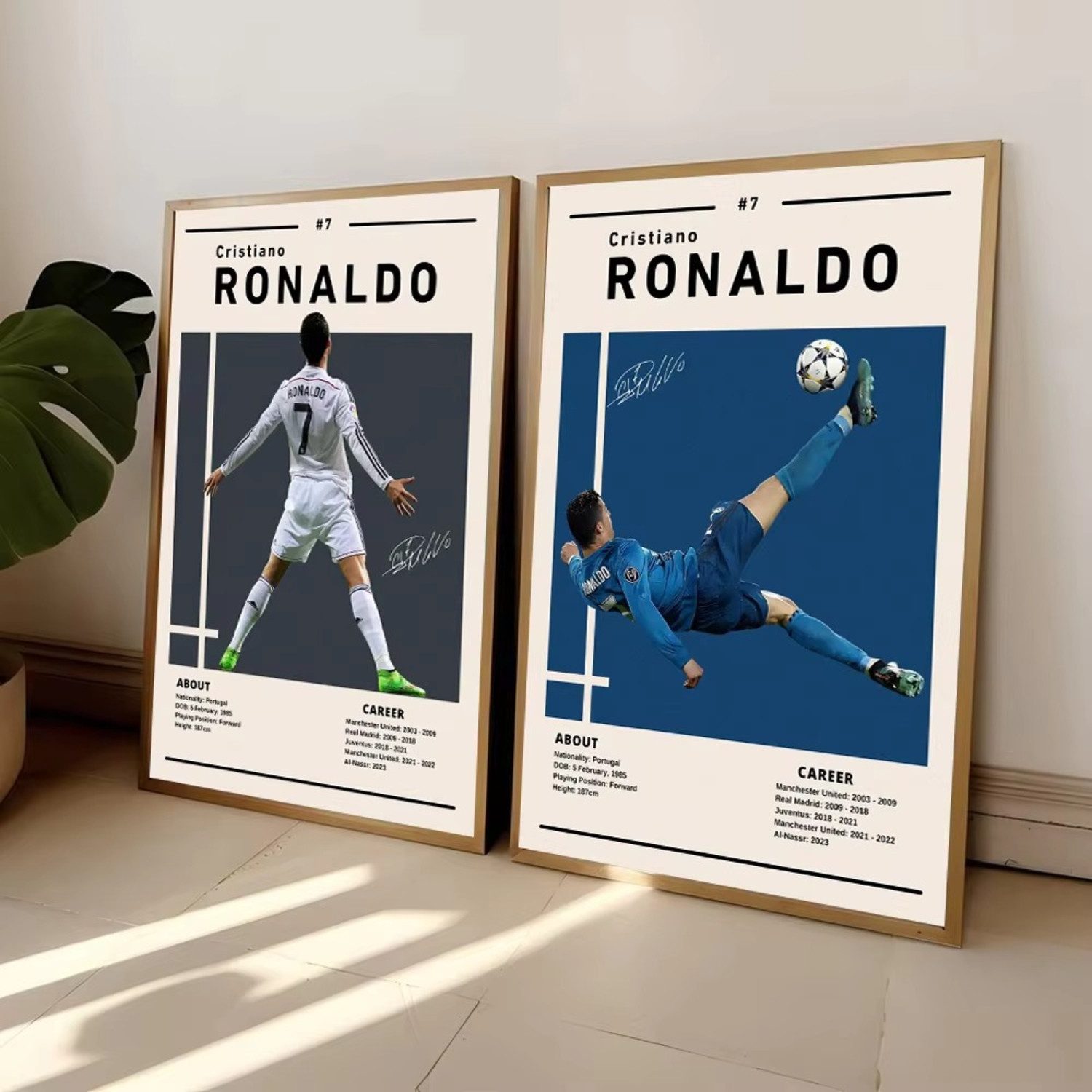 TPFLiving Kunstdruck OHNE RAHMEN, Berühmte Fußballer - famous football player - Cristiano Ronaldo - (Leinwandbild XXL), Farben: Farben: blau, rot, grün, beige - Größe: 20x30cm