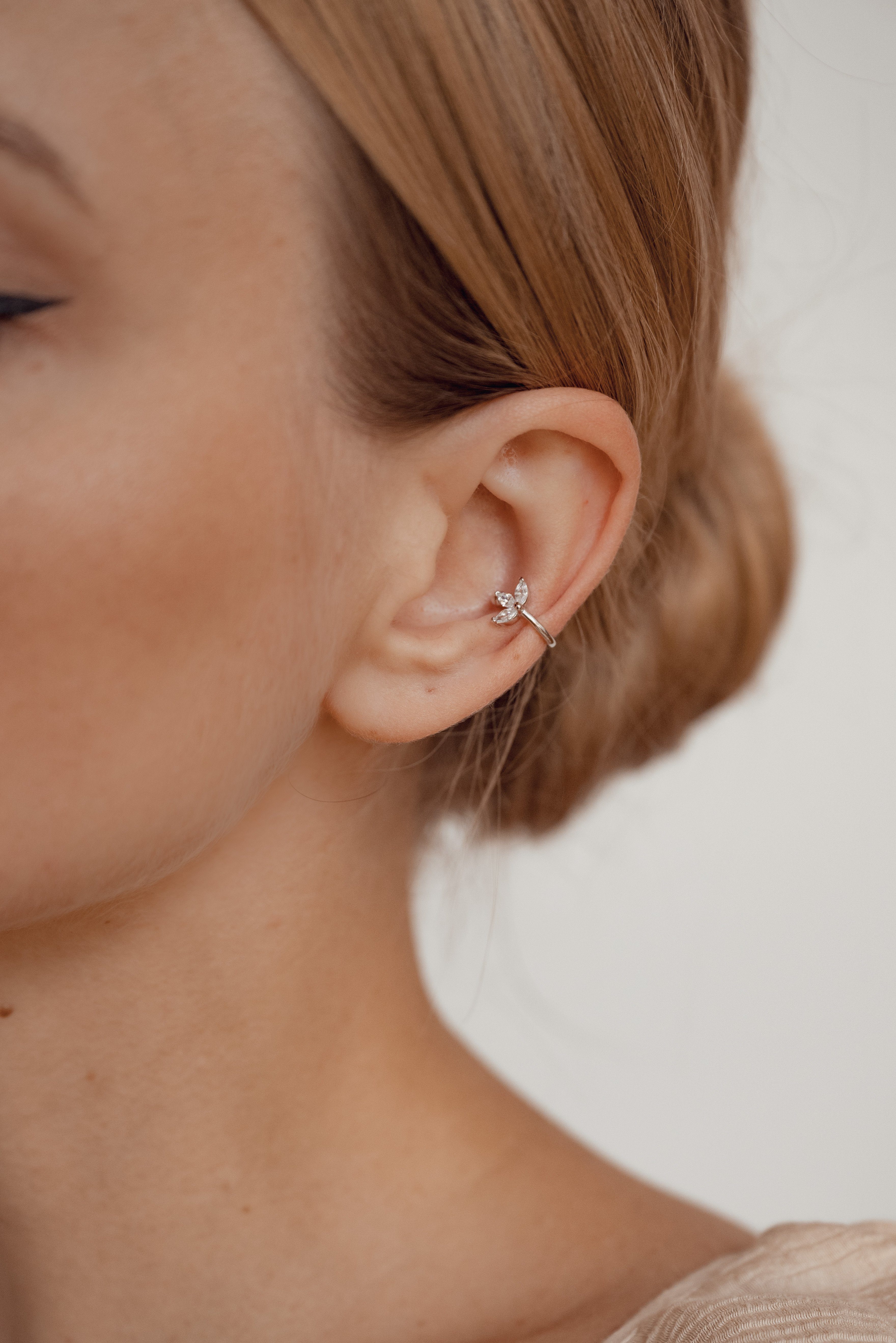 Hey Happiness Ohrklemme Fake Ohrring Blume Zirkonia, Damen Ear Cuff 18K Roségold Vergoldet, Ohrring ohne Loch 925 Silber Kristall offen klein, Geschenkidee
