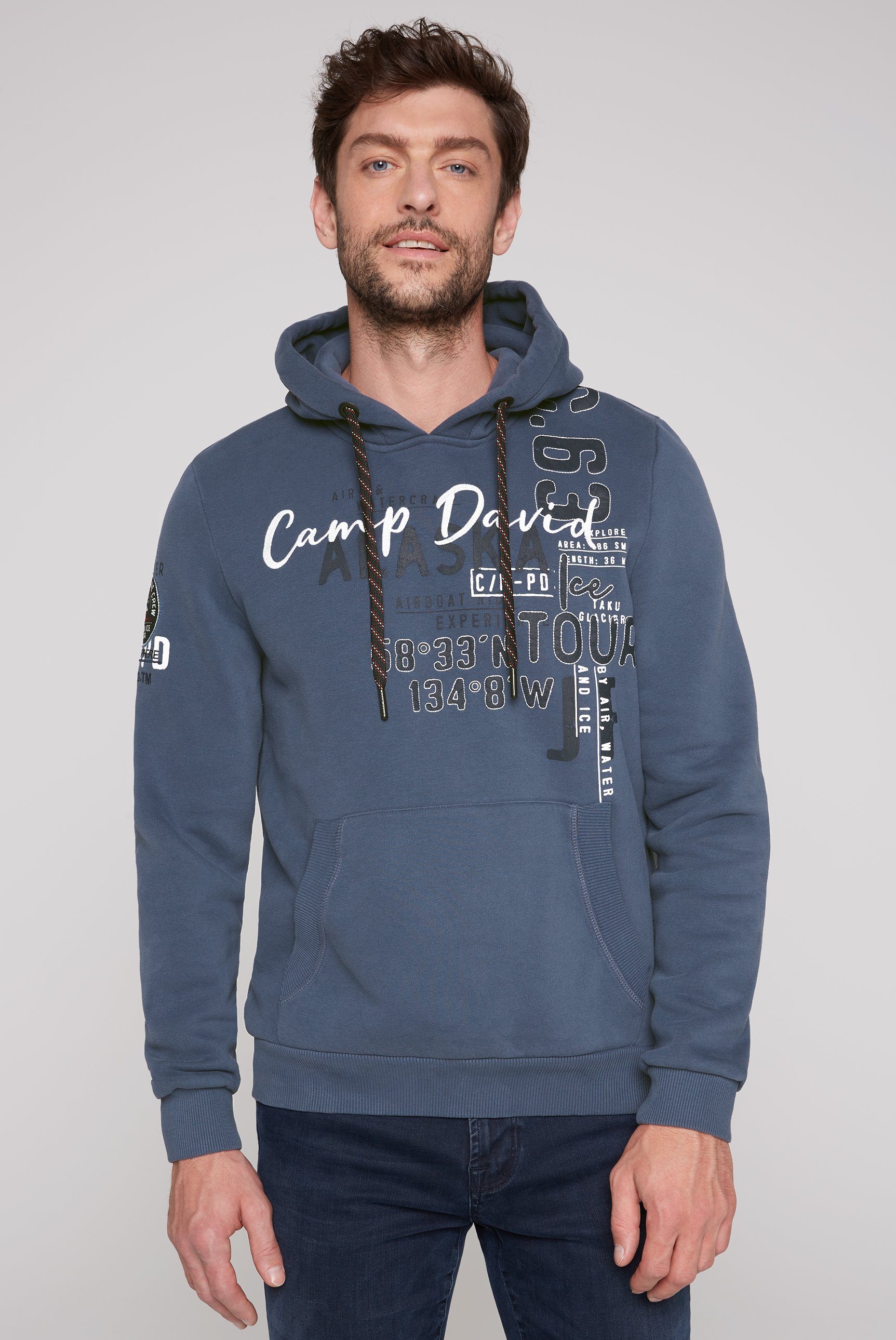 CAMP DAVID Kapuzensweatshirt mit Label-Applikationen