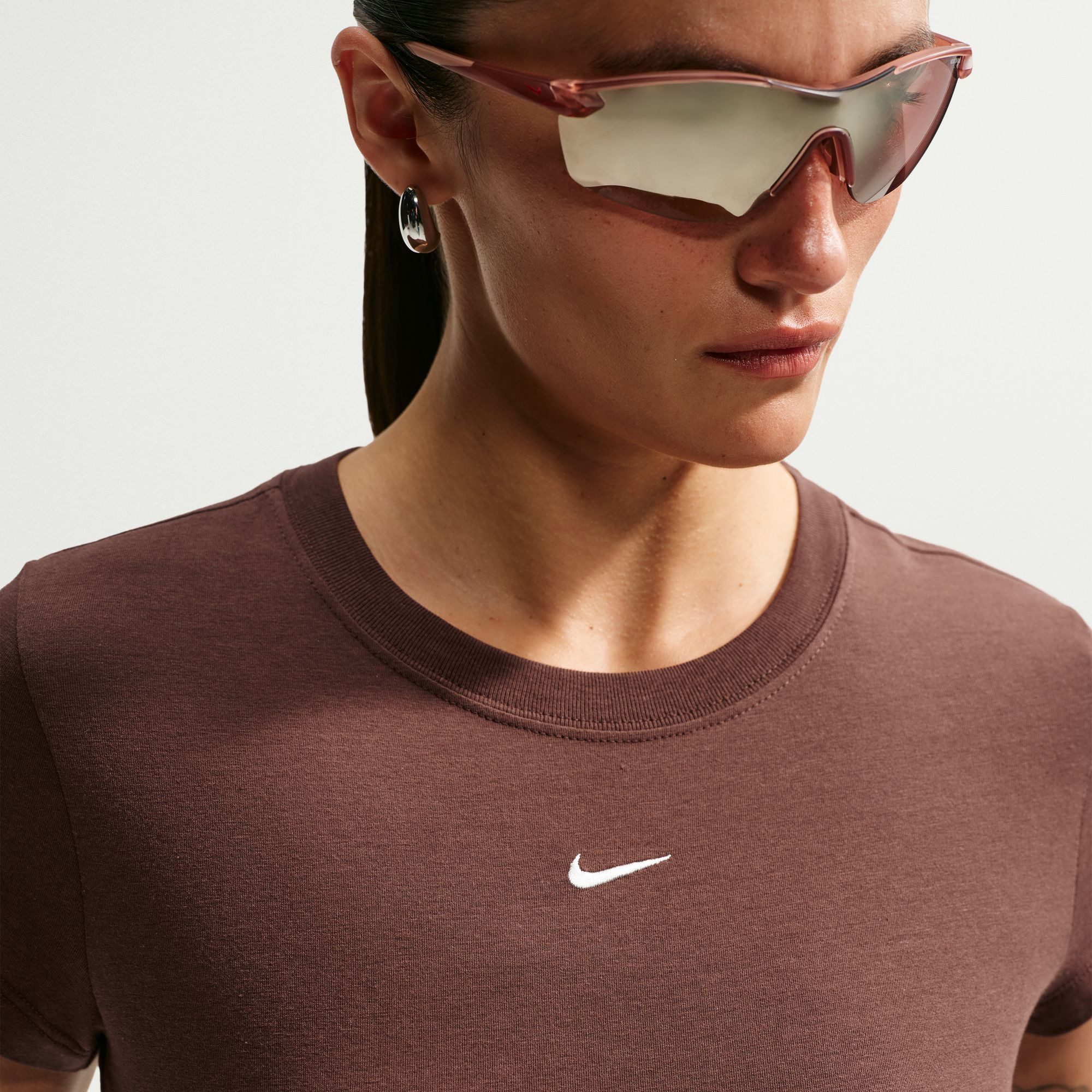 Nike Sportswear T-Shirt W NSW NK CHLL KNT MD CRP mit Rundhalsausschnitt, Kurzarm, aus Jersey, lockerer Schnitt