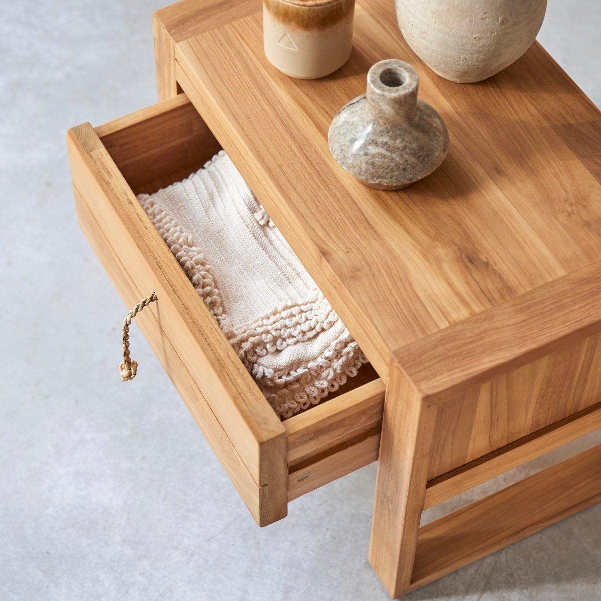 Tikamoon Nachttisch Nachtschrank Nachttisch Teakholz massiv hell solide Schlafzimmer Neu T