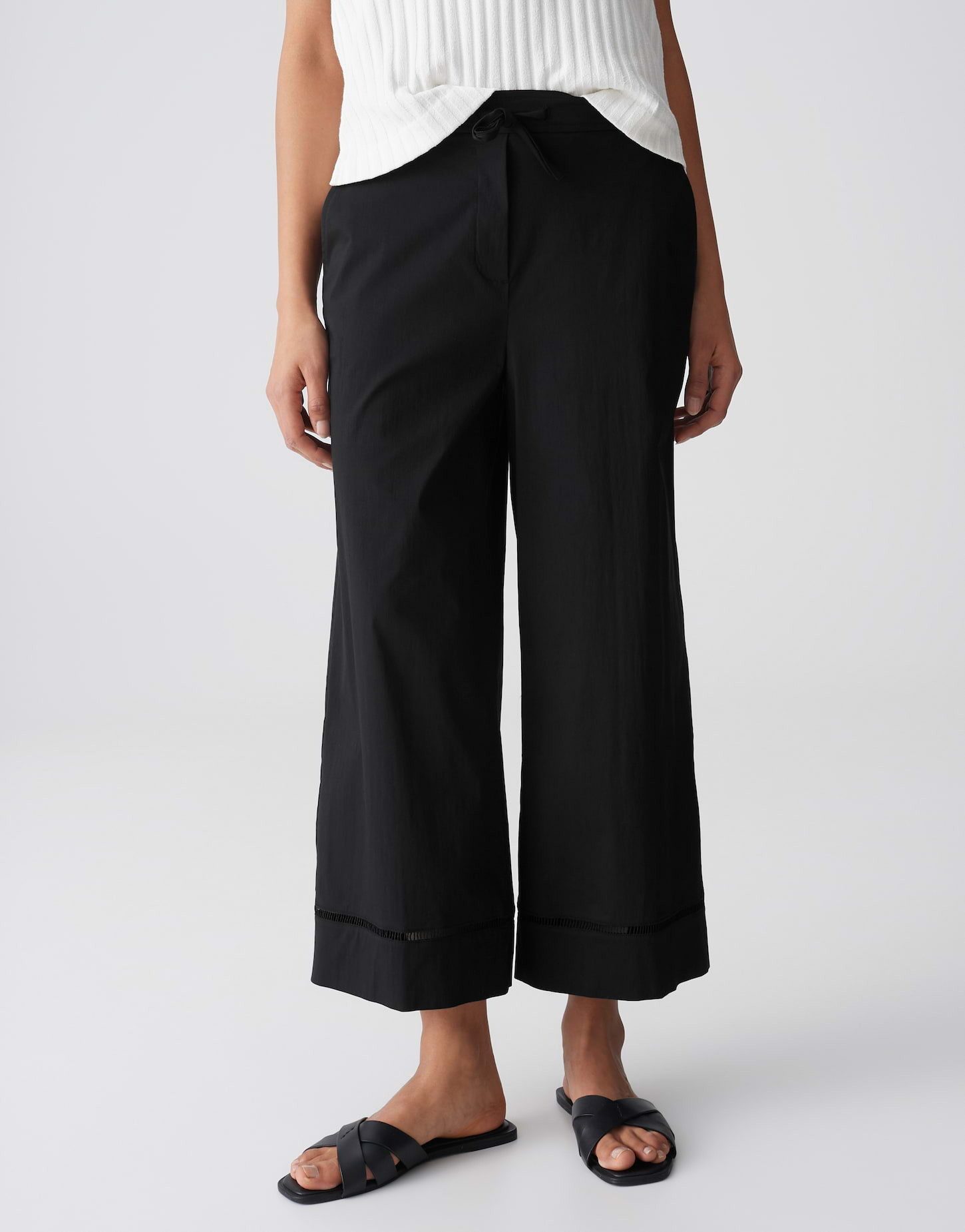 OPUS Culotte Misha lace aus glatter Webware mit mattem Glanz Der Spitzenbesatz am Saum verleiht eine feminine Note