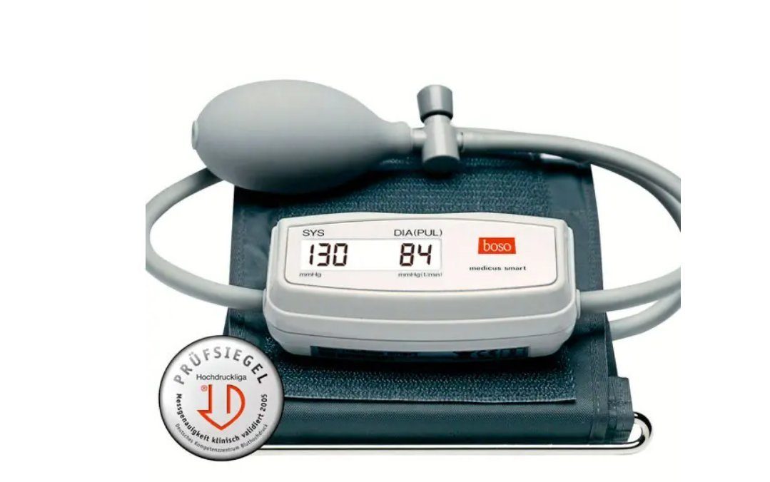 boso Oberarm-Blutdruckmessgerät Medicus Smart Blutdruckmessung mit Arrhythmie-Erkennung, Memomatic für ein schonendes Aufpumpen, Einfache Anwendung, Top für unterwegs