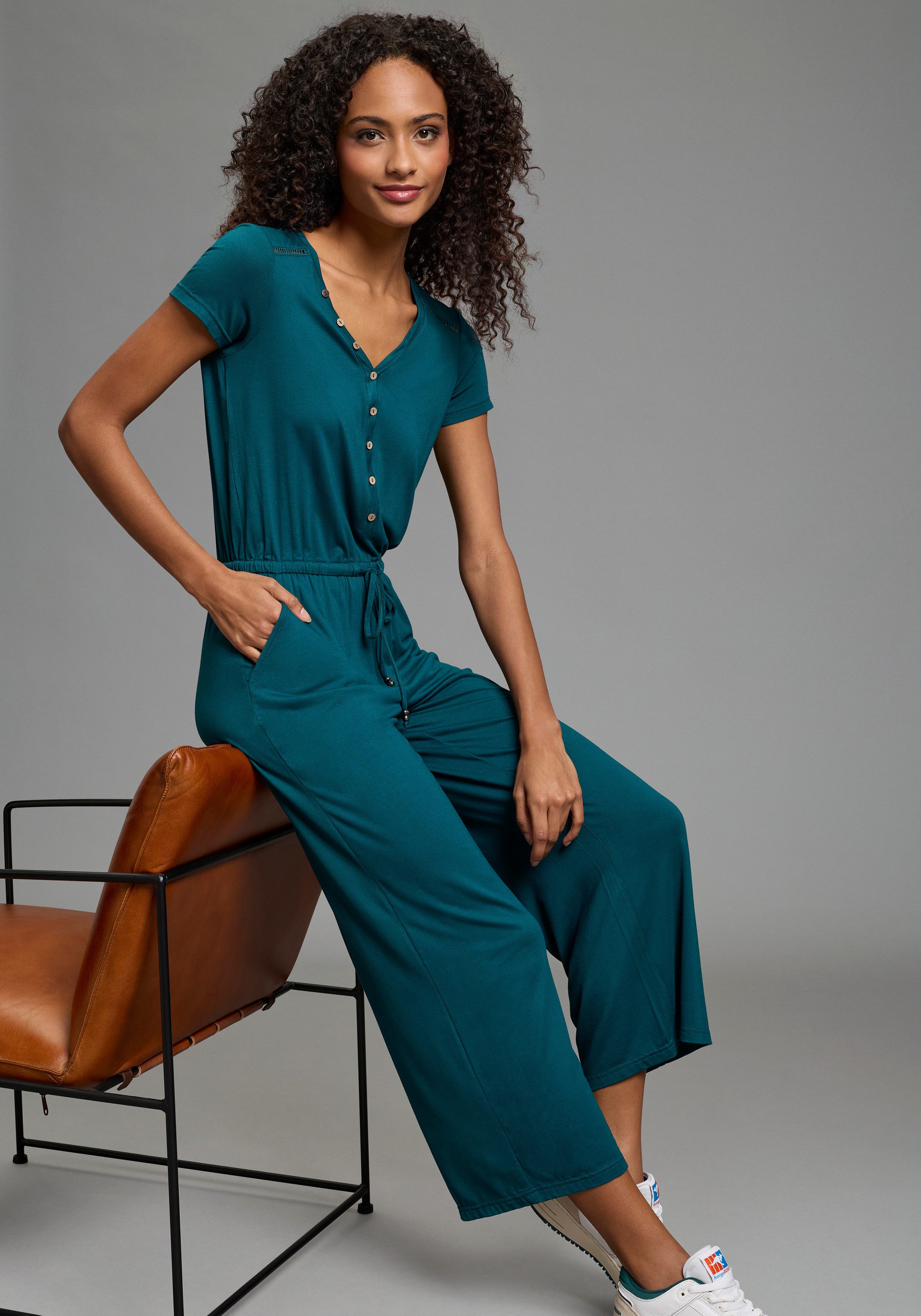 KangaROOS Culotte-Overall wadenlanges Jersey-Kleid, figurumspielende Passform, Kurzarm-Design