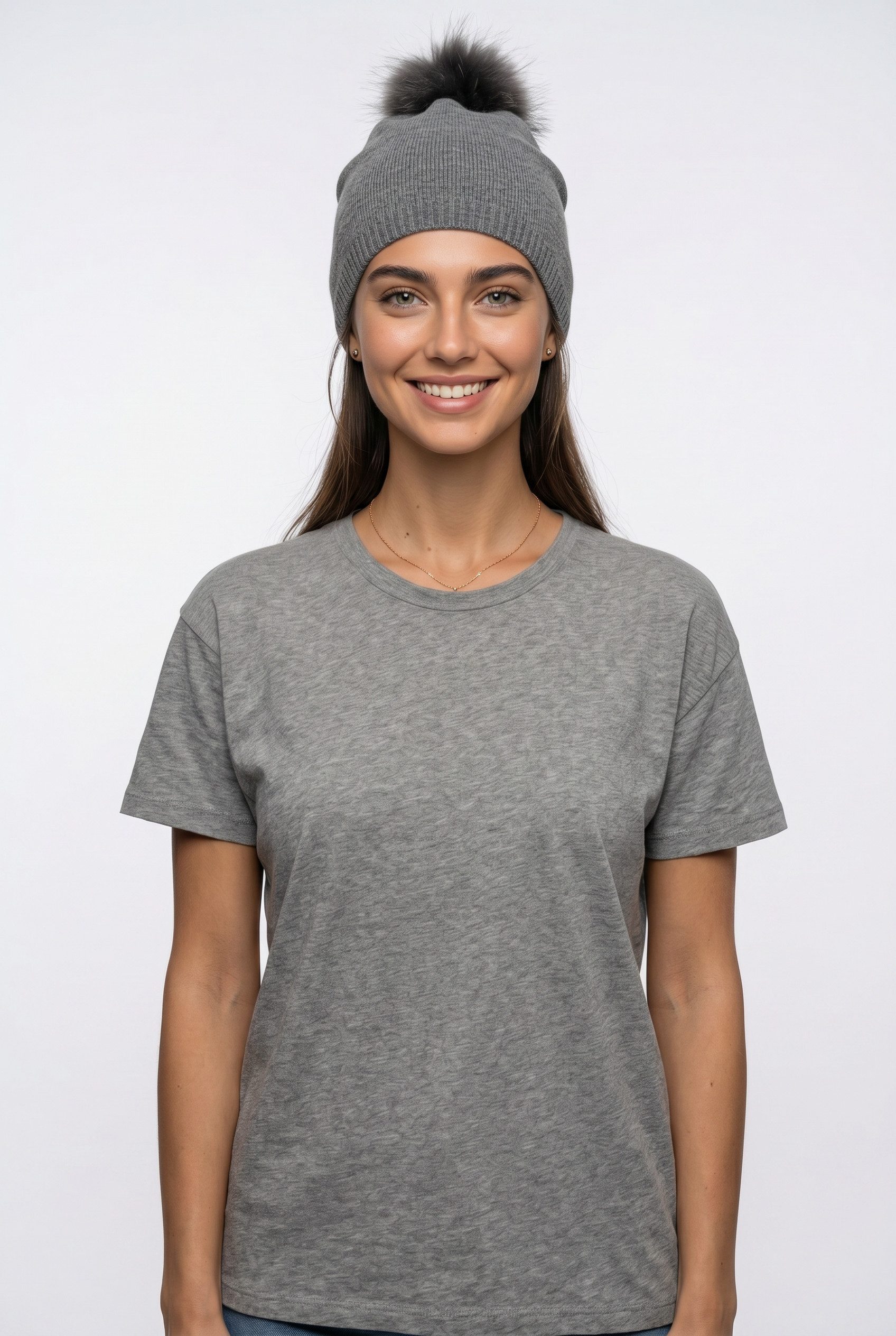 Capelli New York Beanie mit Metall-Logo an der Krempe