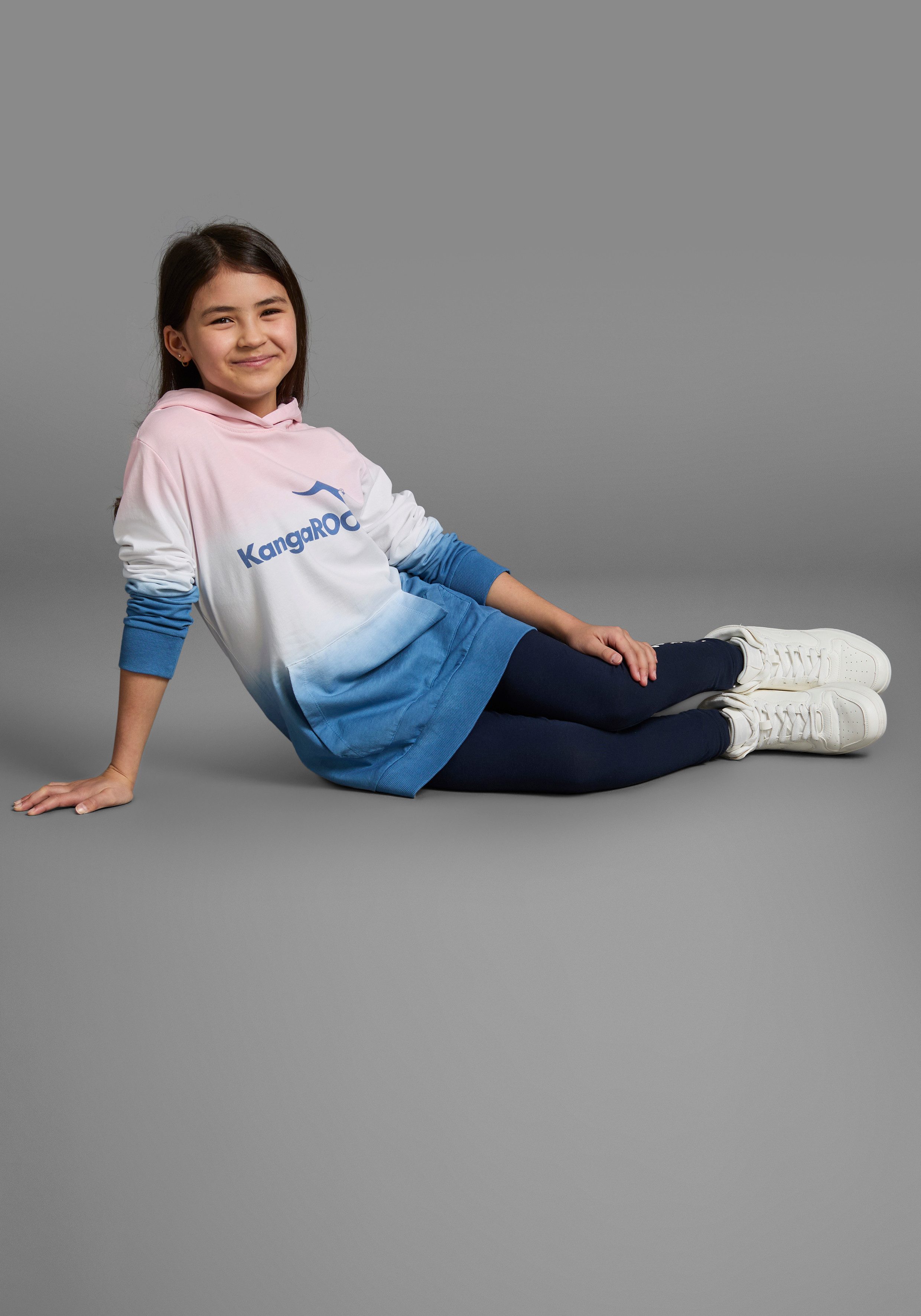 KangaROOS Kapuzensweatshirt, Longsweatshirt mit Farbverlauf Langarm mit Bündchen, taillierter Schnitt, mit Logodruck