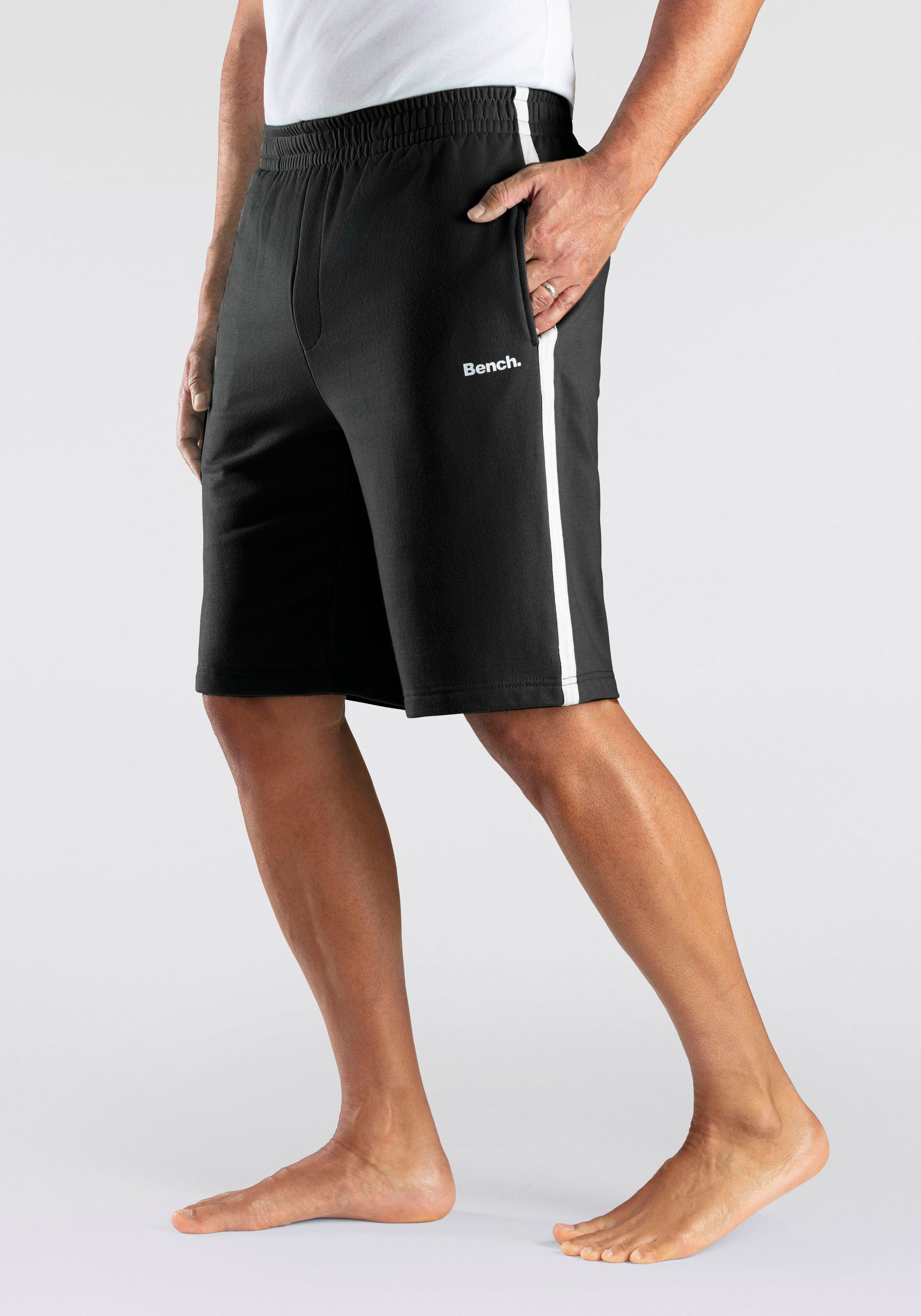 Bench. Loungewear Sweatshorts kurze Relaxshort, Jogginghose, weicher Sweat-Qualität – Bild 4 von 5