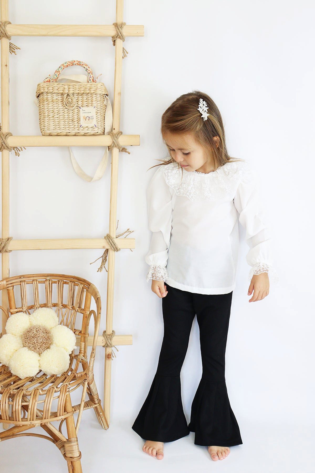 Parla Kids Langarmshirt Weißes Langarmshirt mit Spitzendetails am Kragen und an den Ärmelenden