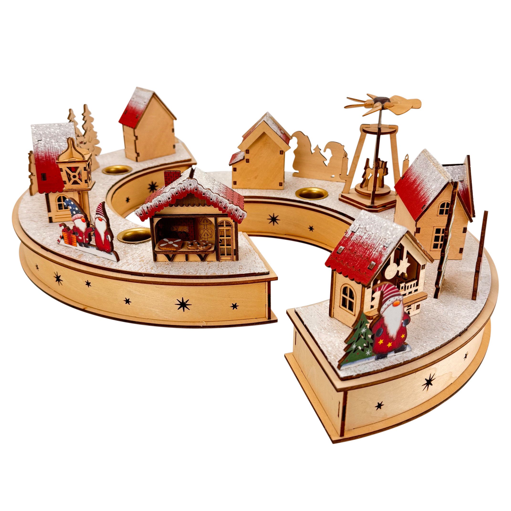 Online-Fuchs Kerzenhalter für 4 Stabkerzen - Adventskranz mit LED-Beleuchtung & Timer (mit Häusern, Tannenbäumen und niedlichen Wichteln, Weihnachtsdeko), Winterlandschaft mit drehender Pyramide oder Weihnachtsbaum