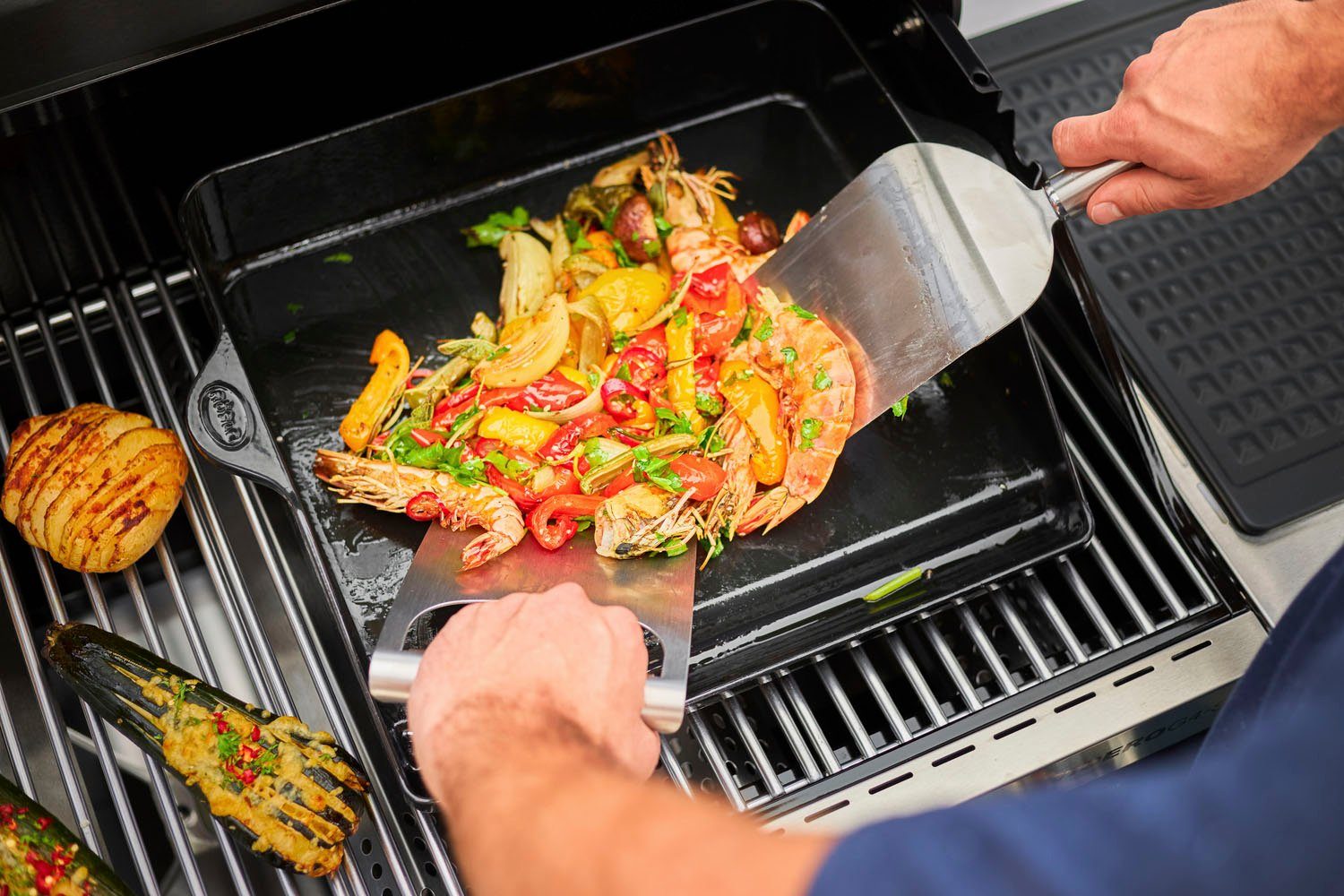 RÖSLE Grillspachtel Plancha, 25433, zum Wenden von Grillgut und Reinigen von Grillplatten