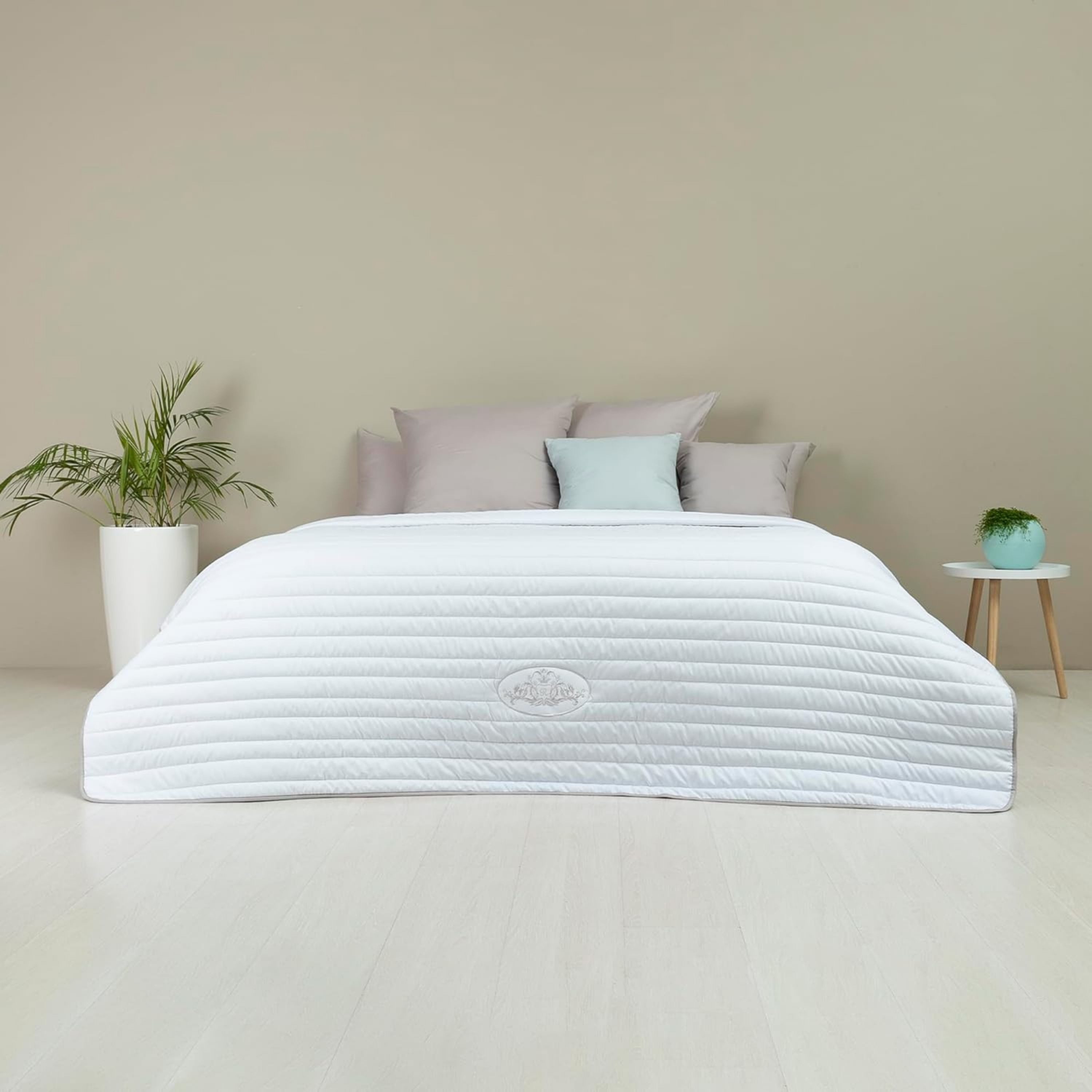 SEI Design Bettüberwurf Wende-Tagesdecke Royal Ambience 240x220 Taupe Hell / weiß, Wendefunktion